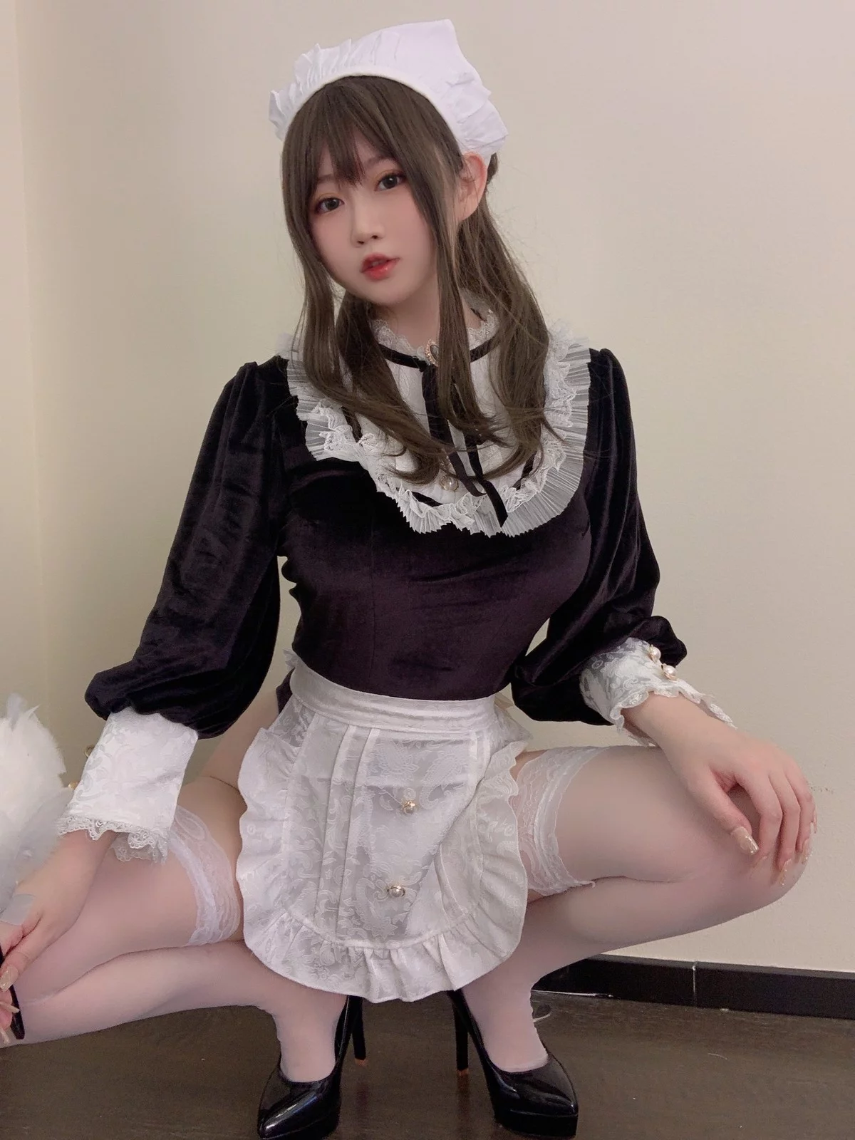 蜜桃少女是依酱呀女仆馆长主题私房脱女仆装露性感黑色三点式内衣惹火诱惑写真50P