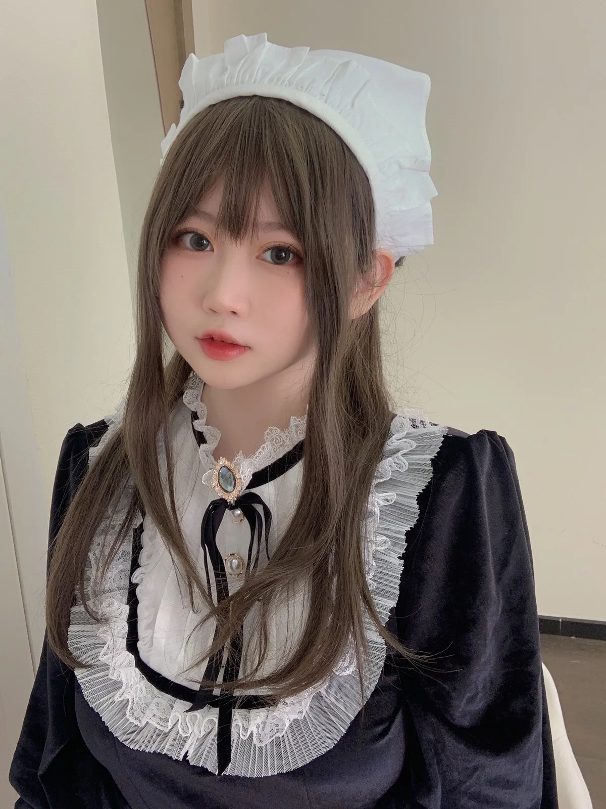 蜜桃少女是依酱呀女仆馆长主题私房脱女仆装露性感黑色三点式内衣惹火诱惑写真50P