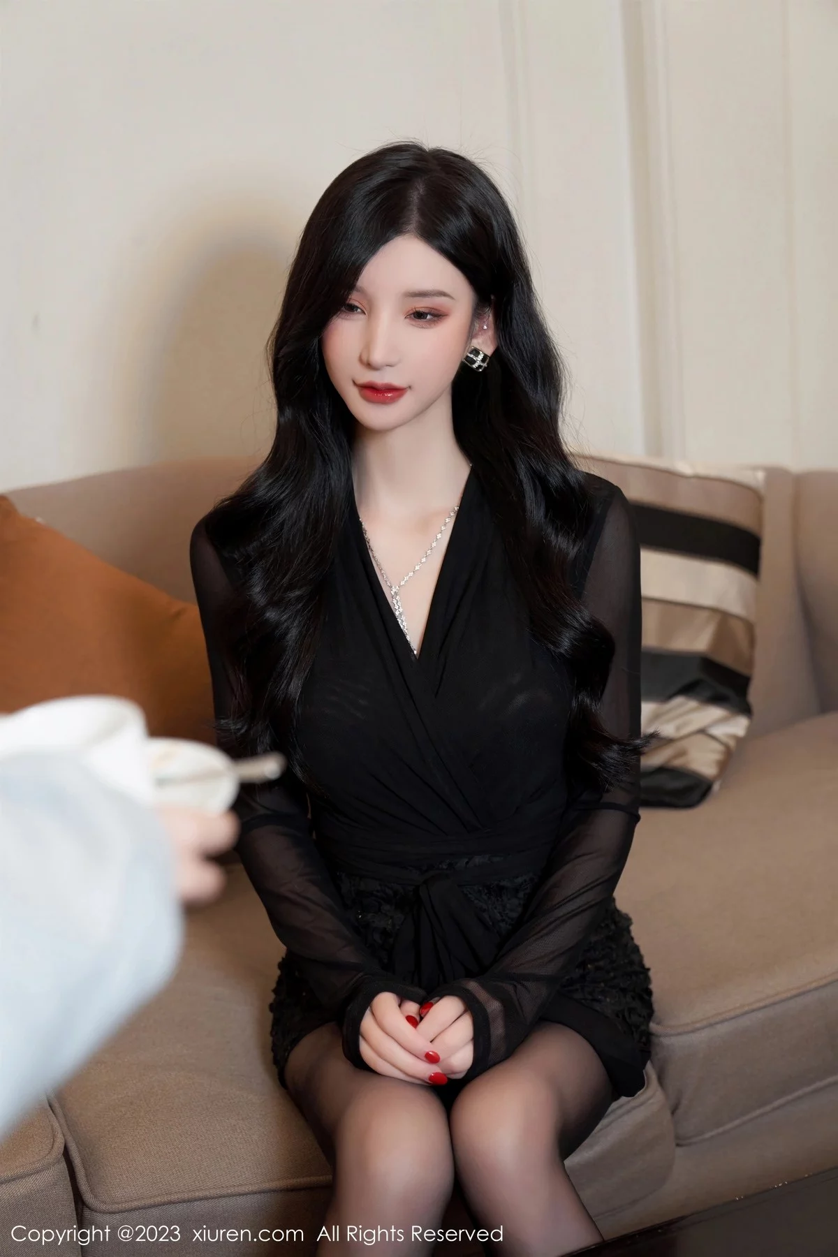 XiuRen第6853期_女神周于希Sally脱黑色薄纱服饰露黑色内衣秀惹火身材诱惑写真86P
