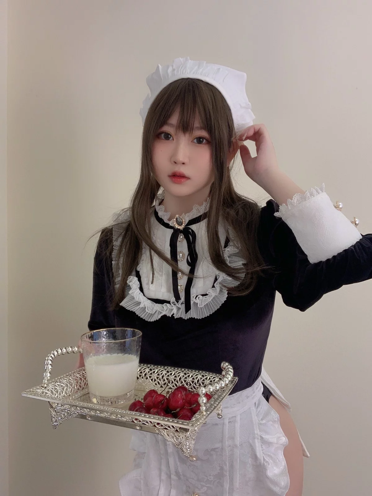 蜜桃少女是依酱呀女仆馆长主题私房脱女仆装露性感黑色三点式内衣惹火诱惑写真50P