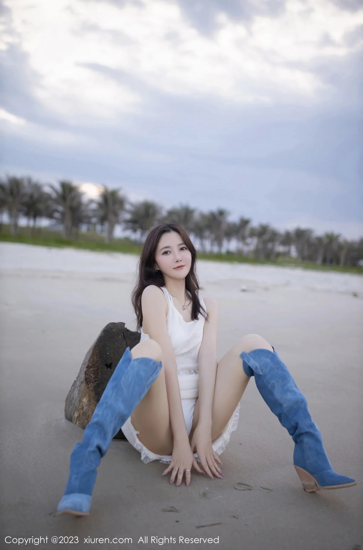 XiuRen第6852期_模特鱼子酱Fish海边性感白色比基尼服秀婀娜动人身段诱惑写真80P