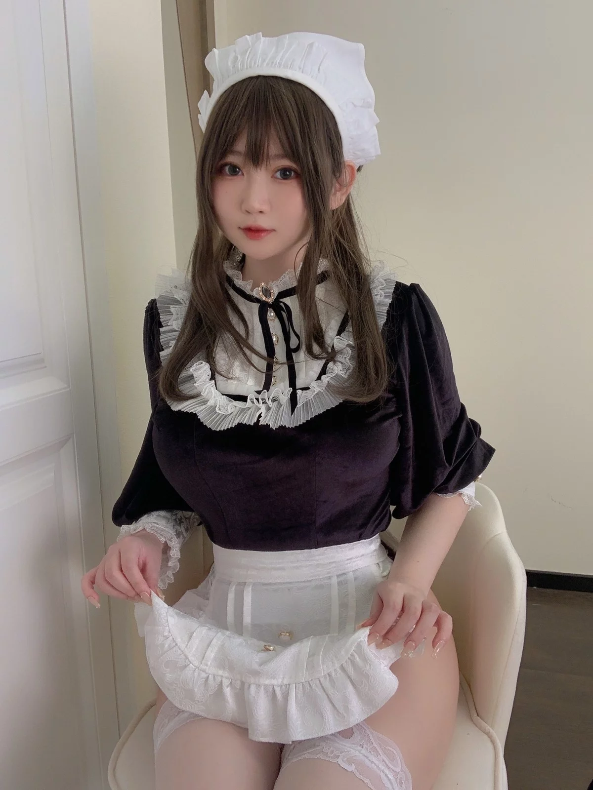 蜜桃少女是依酱呀女仆馆长主题私房脱女仆装露性感黑色三点式内衣惹火诱惑写真50P