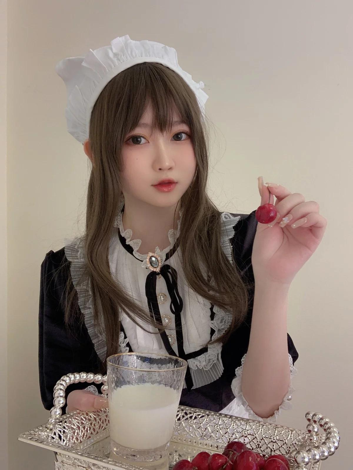 蜜桃少女是依酱呀女仆馆长主题私房脱女仆装露性感黑色三点式内衣惹火诱惑写真50P