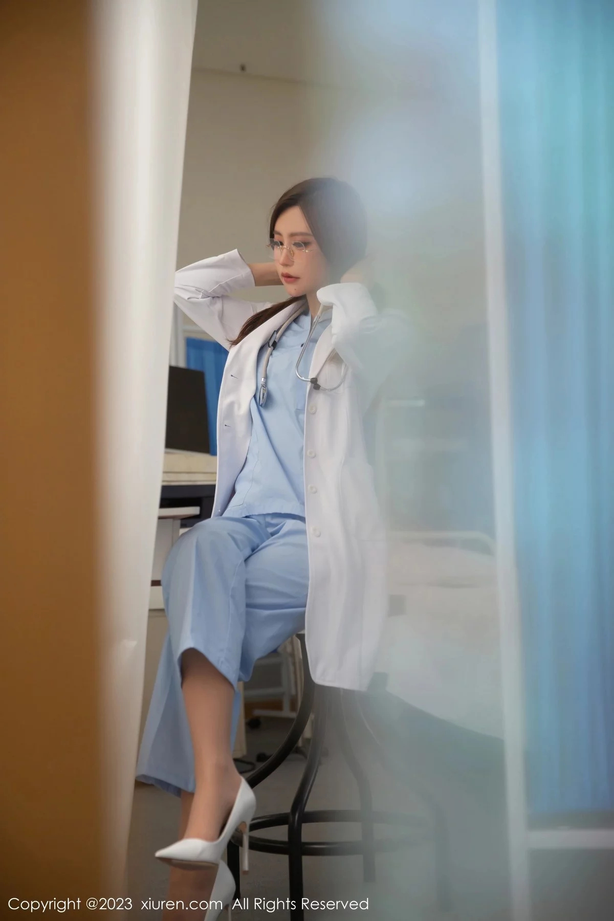 XiuRen第6849期_女神绮里嘉ula美女医生装扮露蓝色蕾丝内衣秀曼妙身姿诱惑写真83P