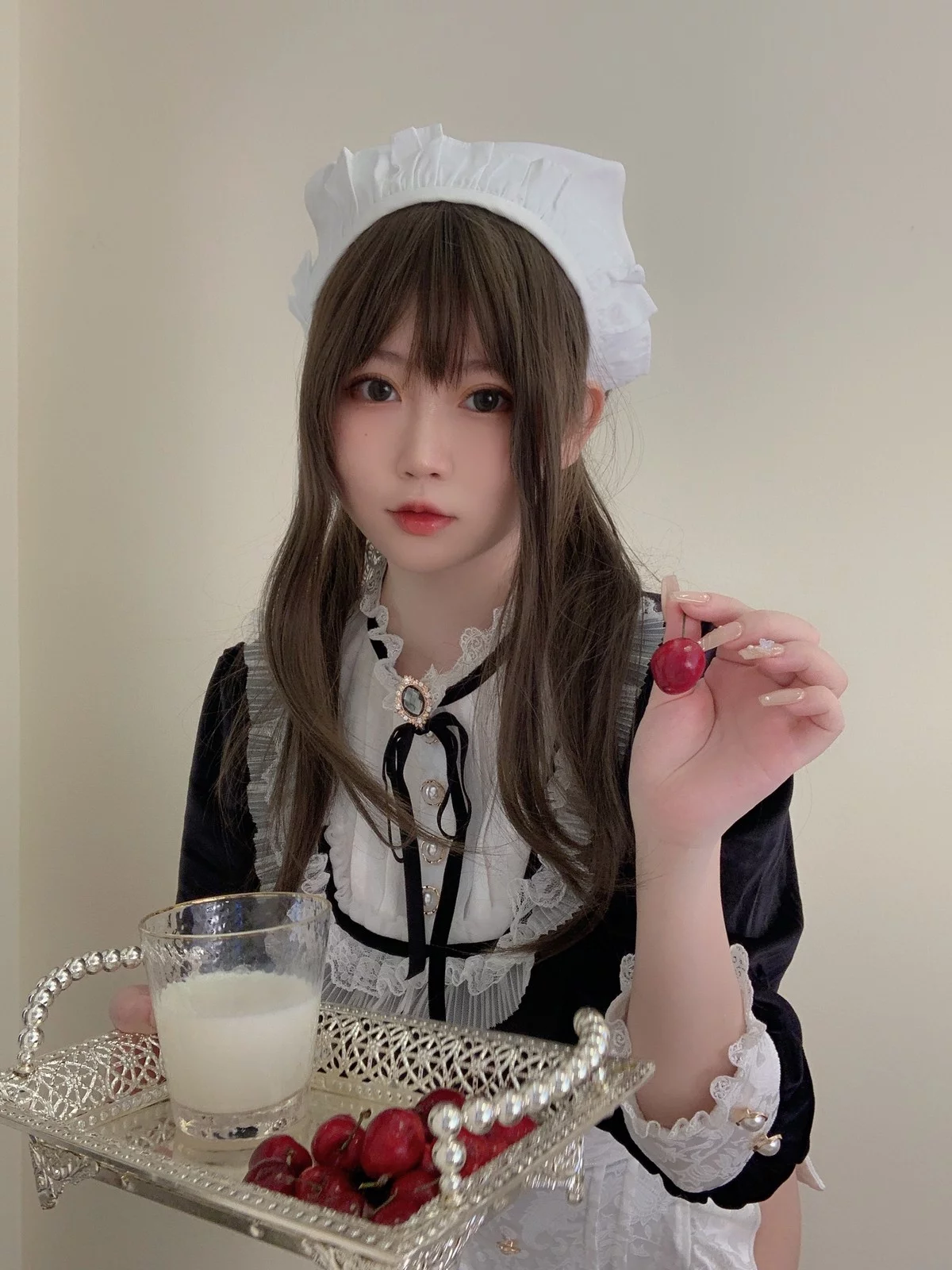 蜜桃少女是依酱呀女仆馆长主题私房脱女仆装露性感黑色三点式内衣惹火诱惑写真50P