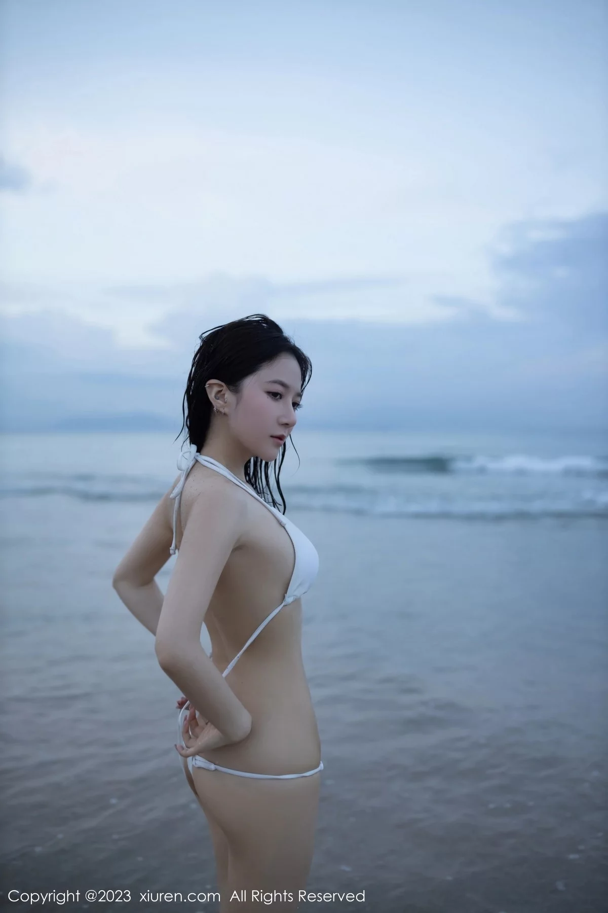 XiuRen第6852期_模特鱼子酱Fish海边性感白色比基尼服秀婀娜动人身段诱惑写真80P