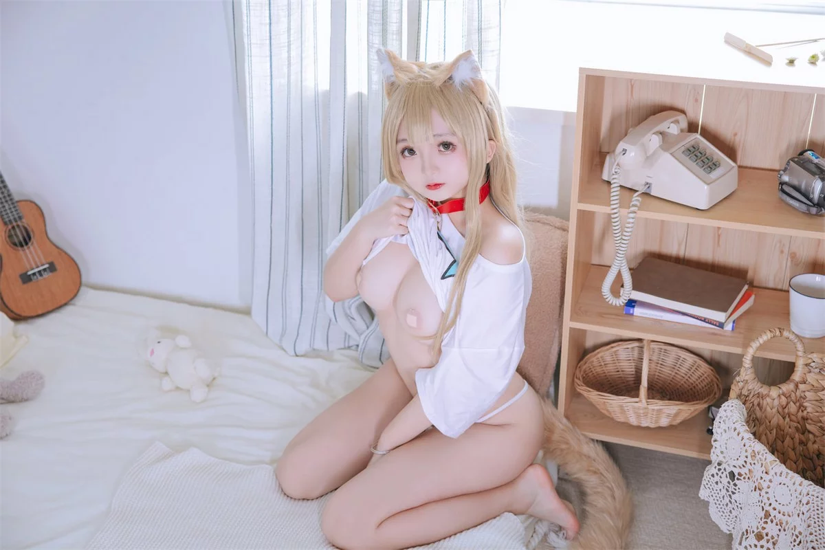 Cosplay美女日奈娇黄豆粉主题私房半脱性感白T露傲人豪乳遮点惹火诱惑写真159P