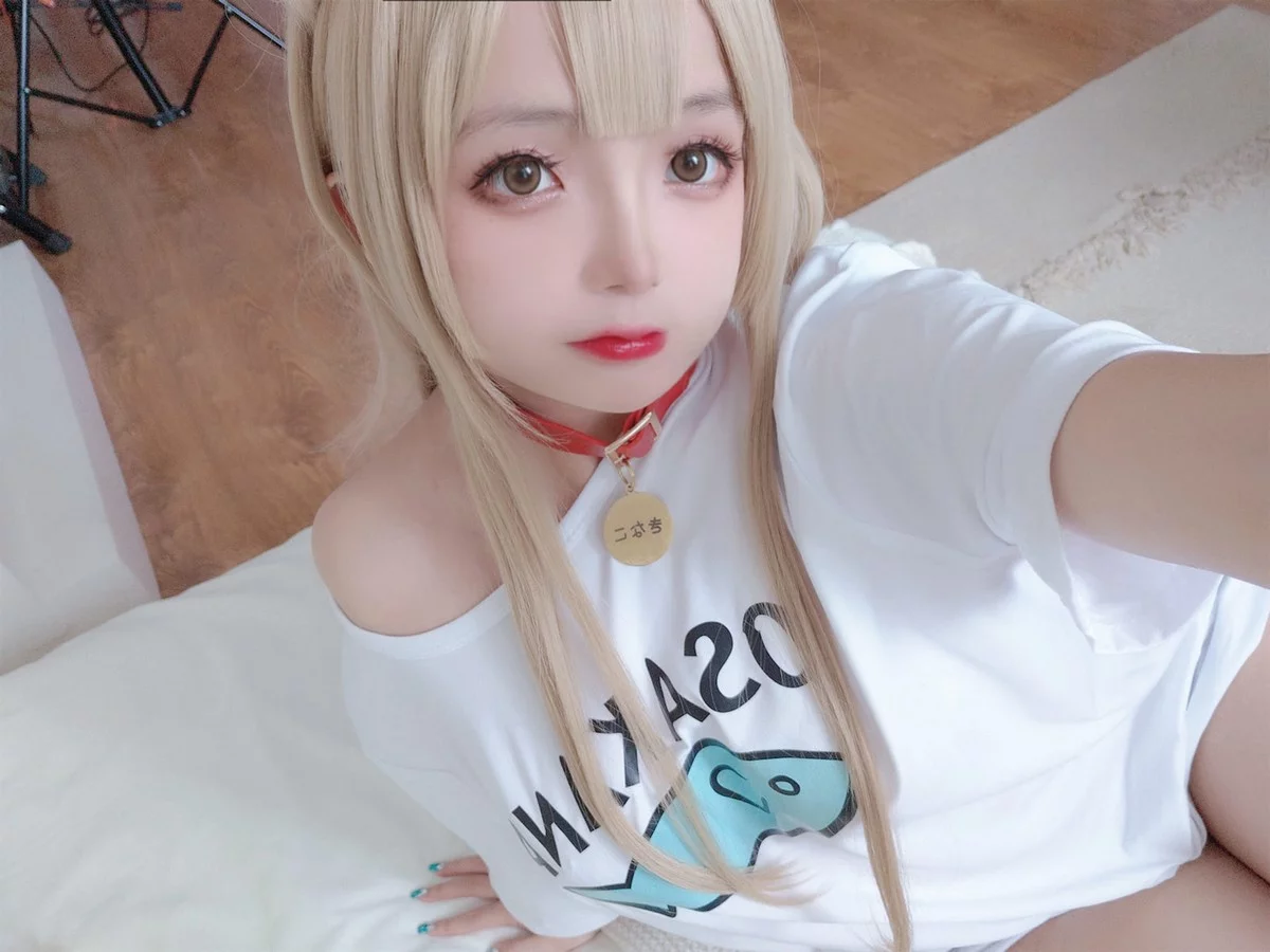 Cosplay美女日奈娇黄豆粉主题私房半脱性感白T露傲人豪乳遮点惹火诱惑写真159P