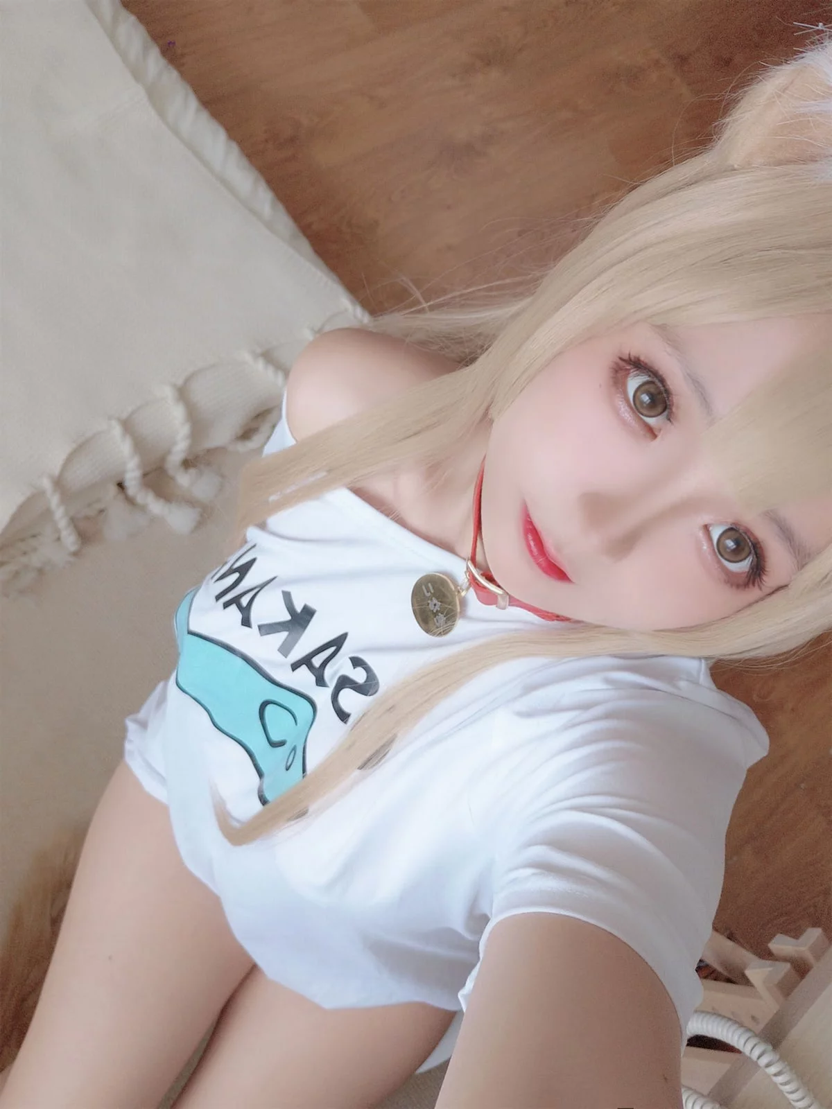Cosplay美女日奈娇黄豆粉主题私房半脱性感白T露傲人豪乳遮点惹火诱惑写真159P