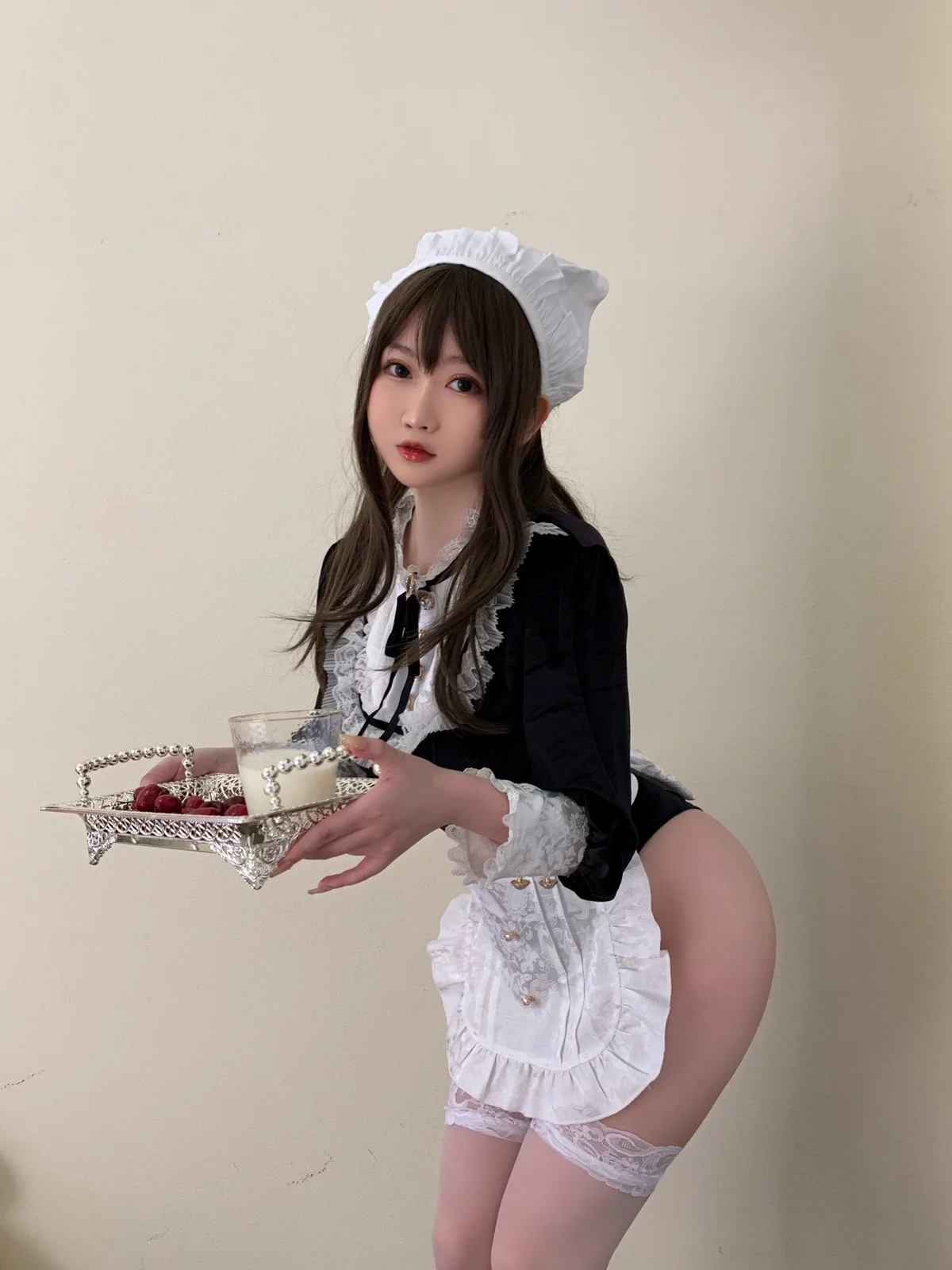 蜜桃少女是依酱呀女仆馆长主题私房脱女仆装露性感黑色三点式内衣惹火诱惑写真50P