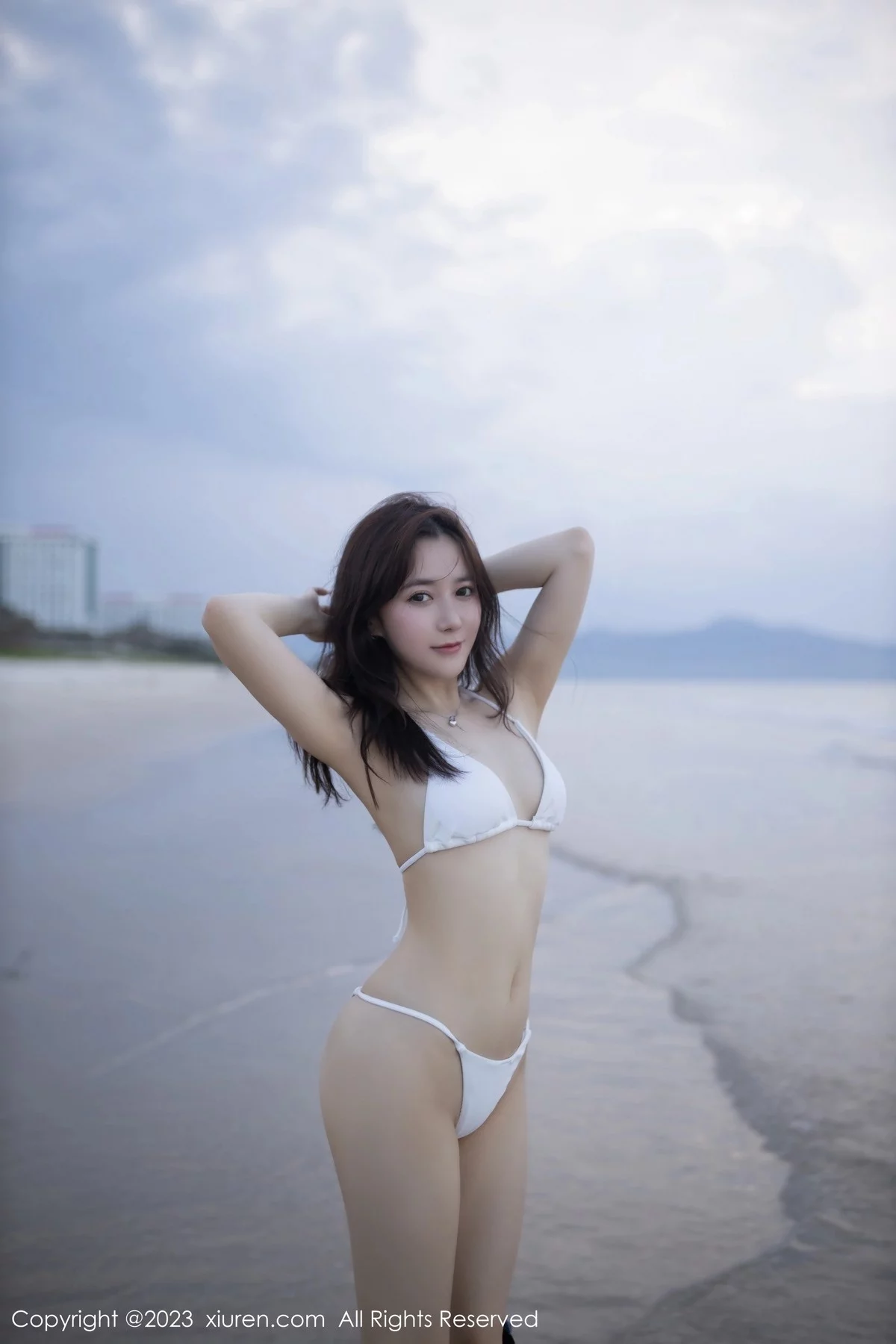 XiuRen第6852期_模特鱼子酱Fish海边性感白色比基尼服秀婀娜动人身段诱惑写真80P
