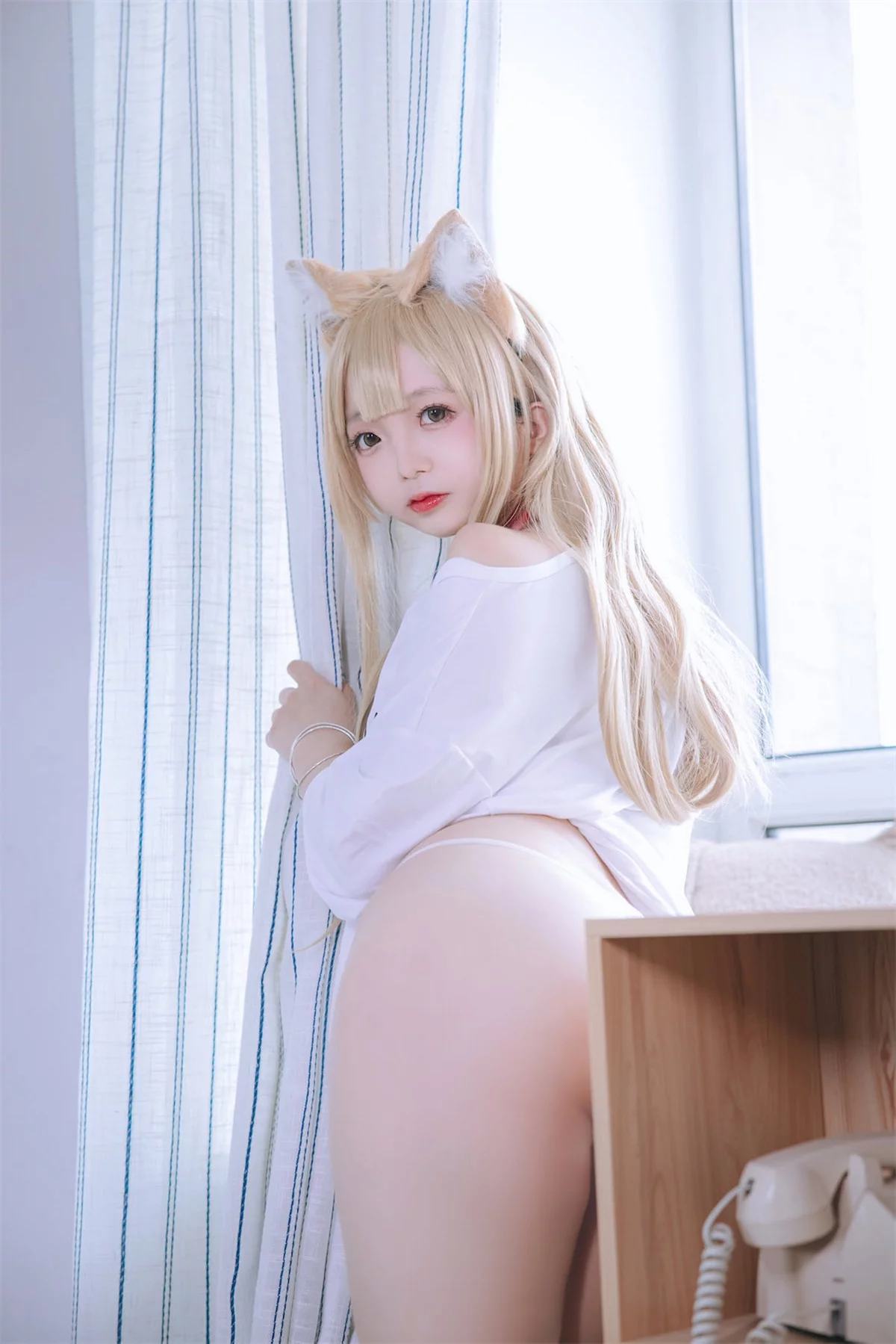 Cosplay美女日奈娇黄豆粉主题私房半脱性感白T露傲人豪乳遮点惹火诱惑写真159P