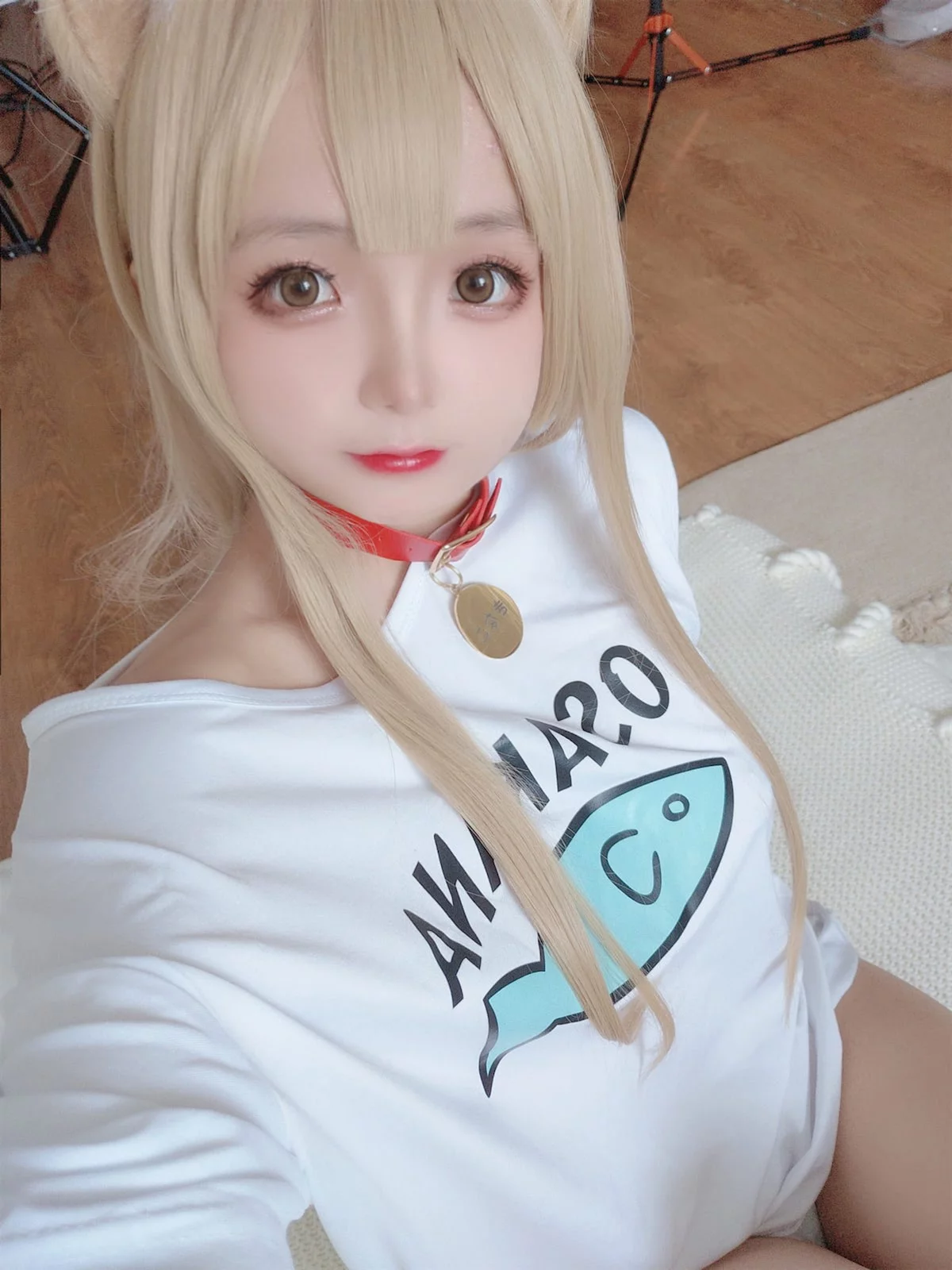 Cosplay美女日奈娇黄豆粉主题私房半脱性感白T露傲人豪乳遮点惹火诱惑写真159P