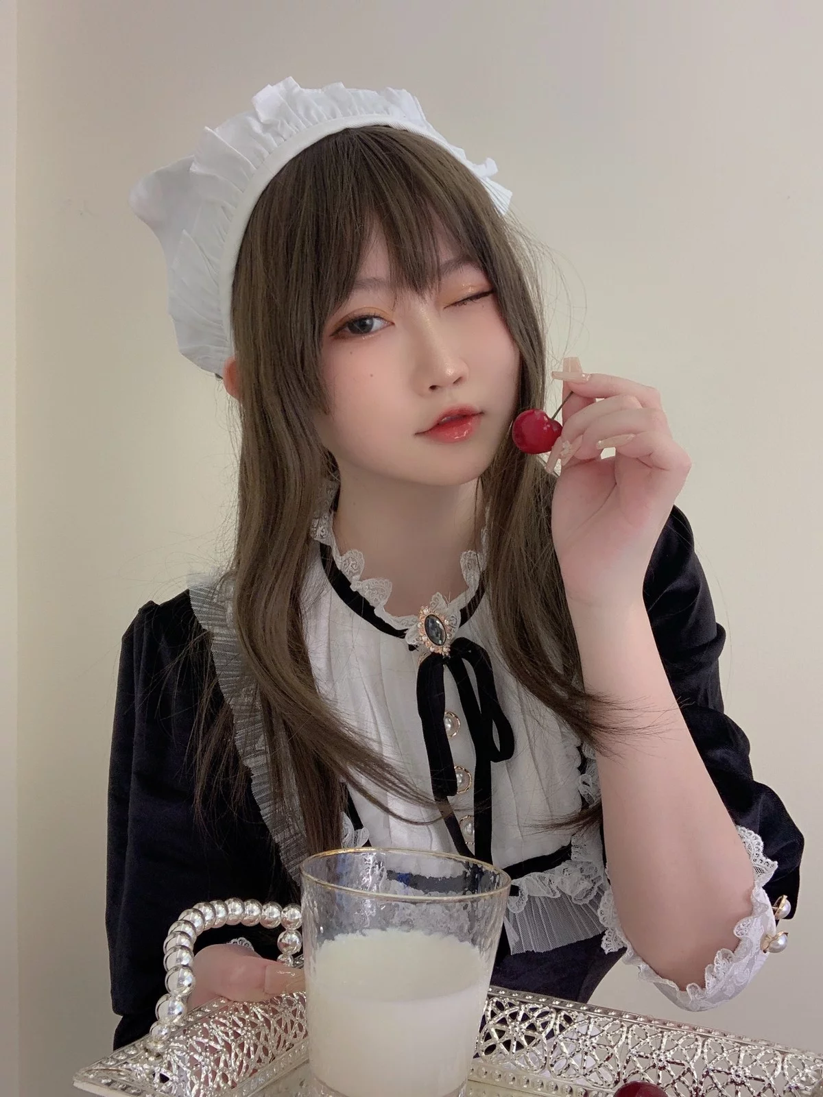 蜜桃少女是依酱呀女仆馆长主题私房脱女仆装露性感黑色三点式内衣惹火诱惑写真50P