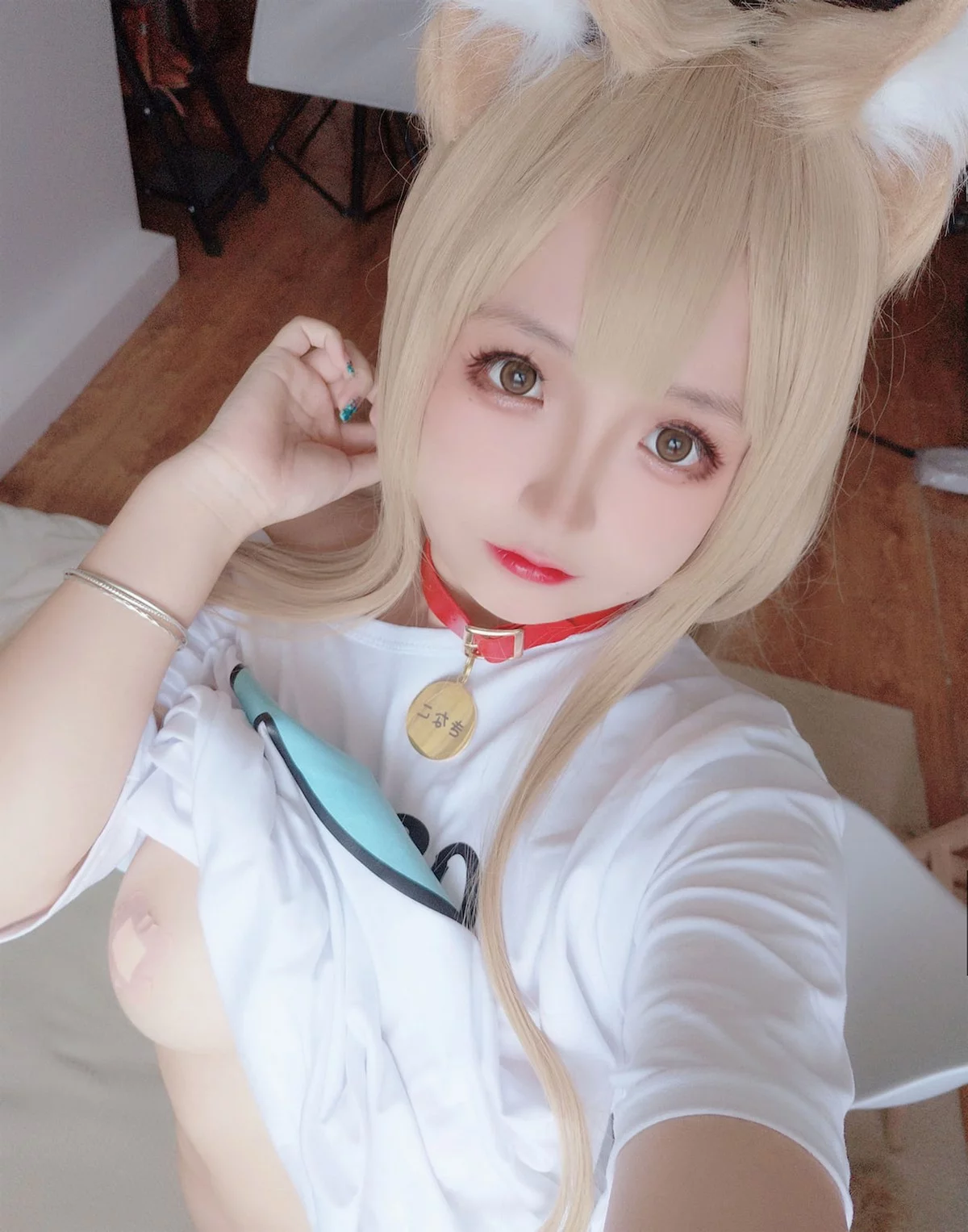 Cosplay美女日奈娇黄豆粉主题私房半脱性感白T露傲人豪乳遮点惹火诱惑写真159P