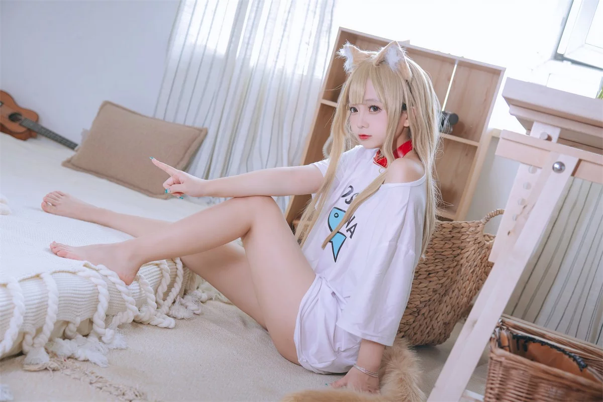 Cosplay美女日奈娇黄豆粉主题私房半脱性感白T露傲人豪乳遮点惹火诱惑写真159P