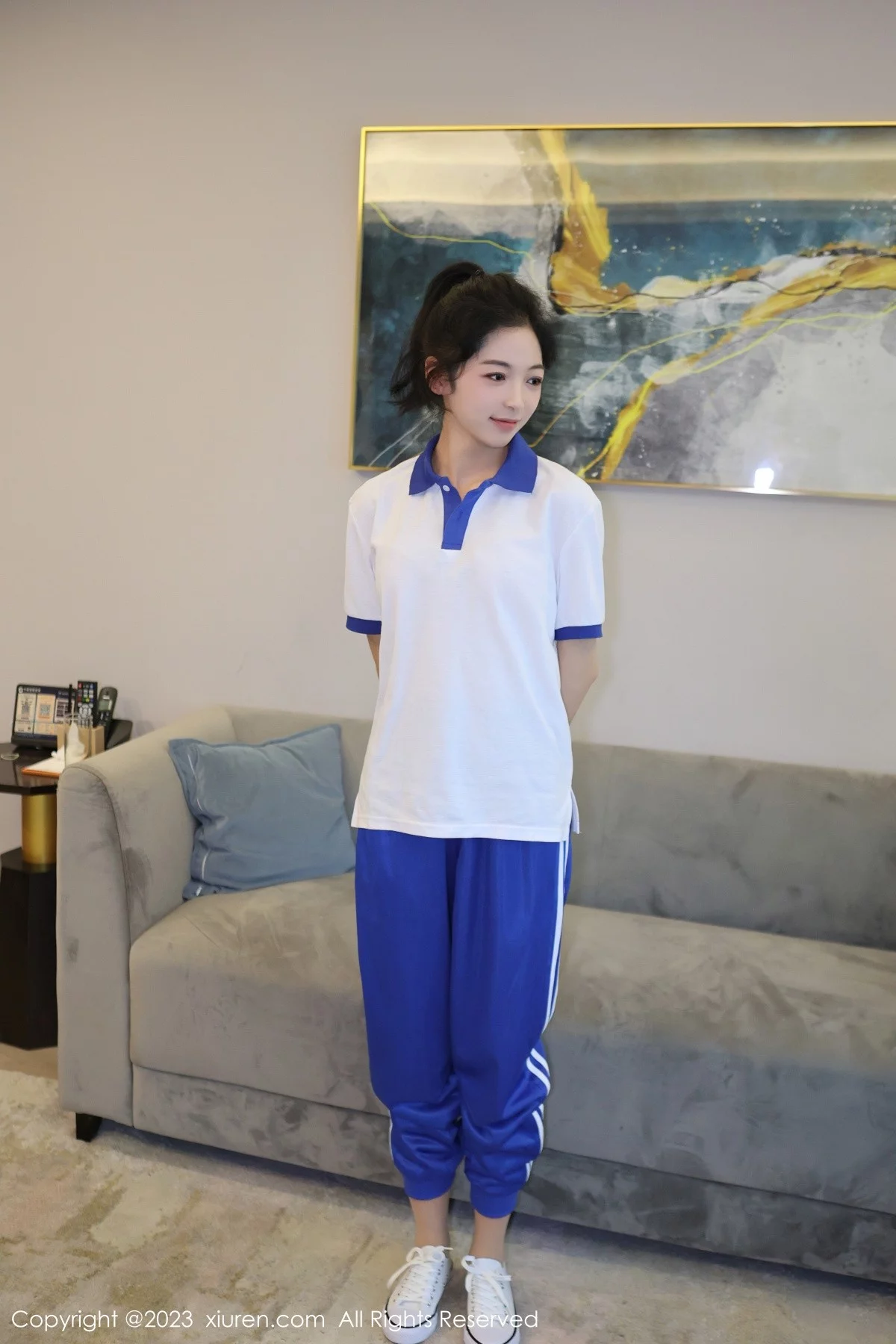 XiuRen第6855期_模特茜茜Kimi脱性感学妹装露浅色蕾丝内衣秀完美身材诱惑写真85P