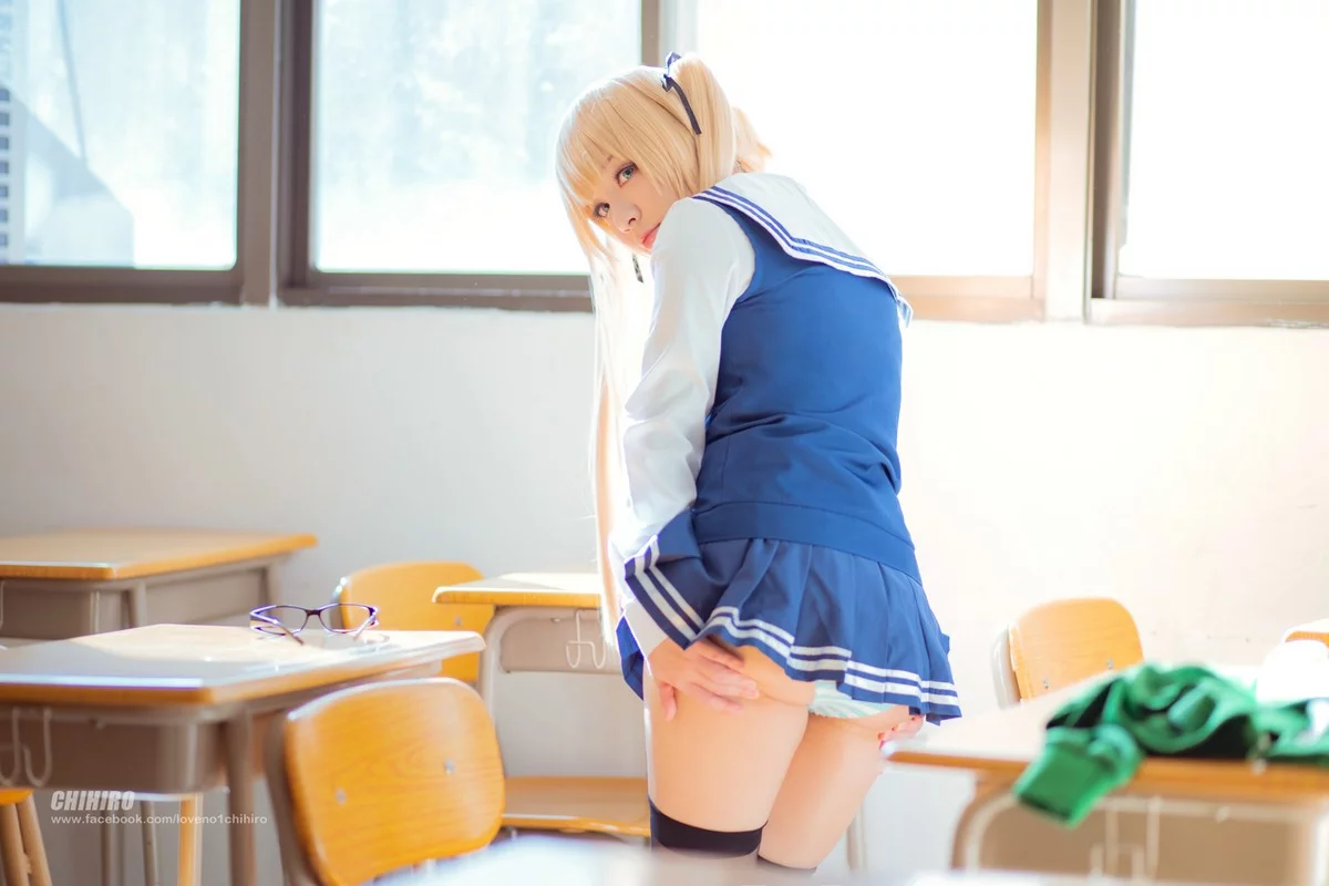 Coser美女叫我千寻大人英梨梨主题脱学生制服露白色内衣秀完美身材诱惑写真54P
