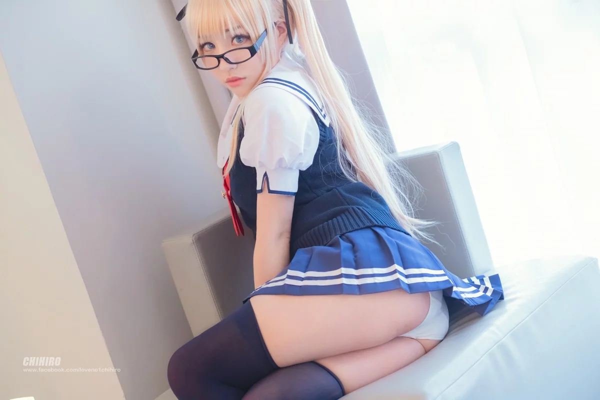 Coser美女叫我千寻大人英梨梨主题脱学生制服露白色内衣秀完美身材诱惑写真54P