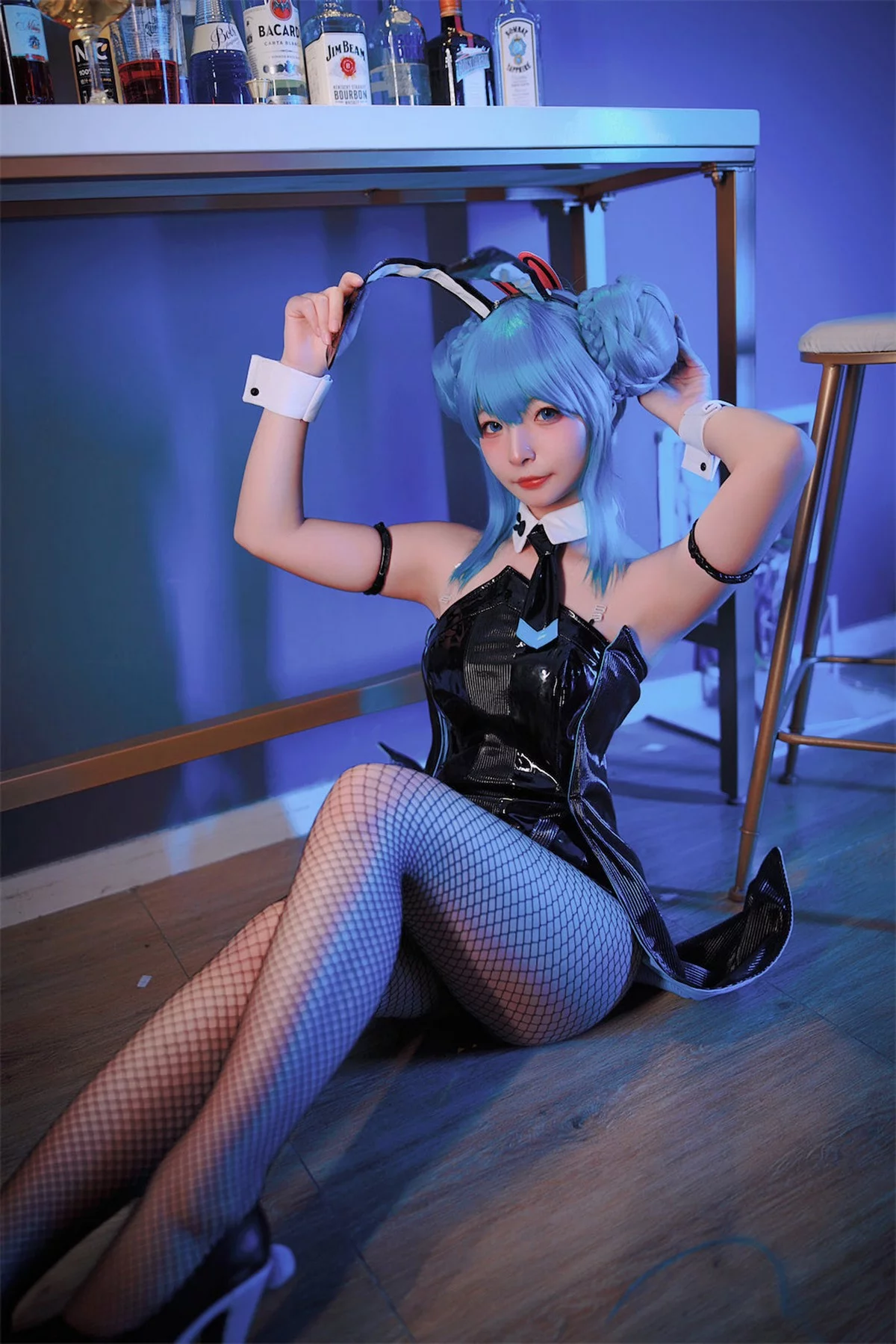 网络美女yuuhui玉汇初音黑兔主题性感黑色皮质连体衣配黑丝网袜秀翘臀诱惑写真47P