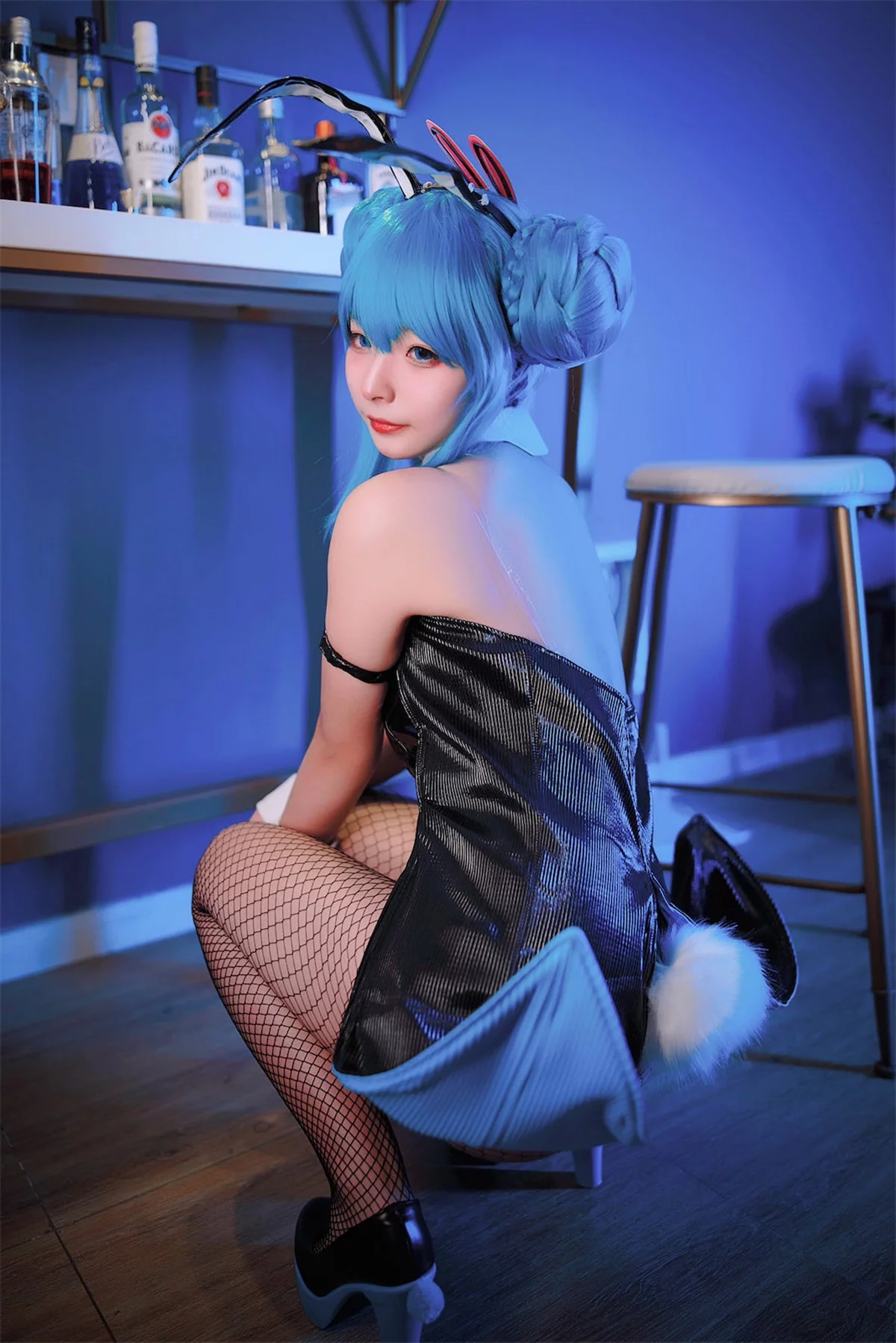 网络美女yuuhui玉汇初音黑兔主题性感黑色皮质连体衣配黑丝网袜秀翘臀诱惑写真47P