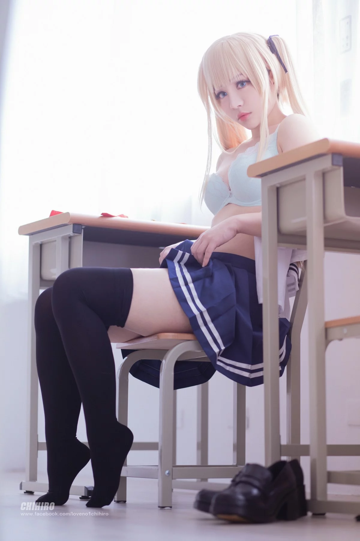 Coser美女叫我千寻大人英梨梨主题脱学生制服露白色内衣秀完美身材诱惑写真54P
