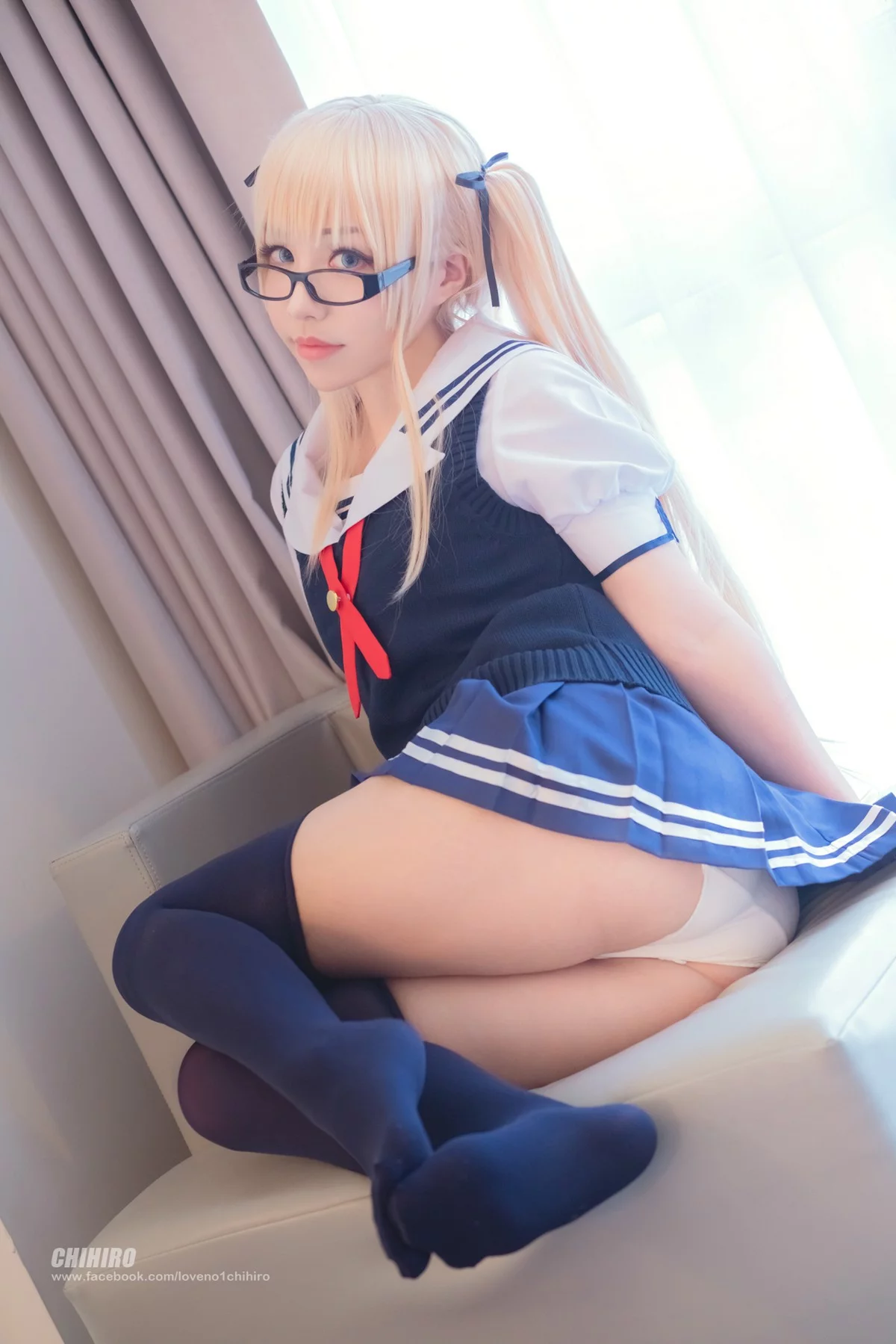 Coser美女叫我千寻大人英梨梨主题脱学生制服露白色内衣秀完美身材诱惑写真54P