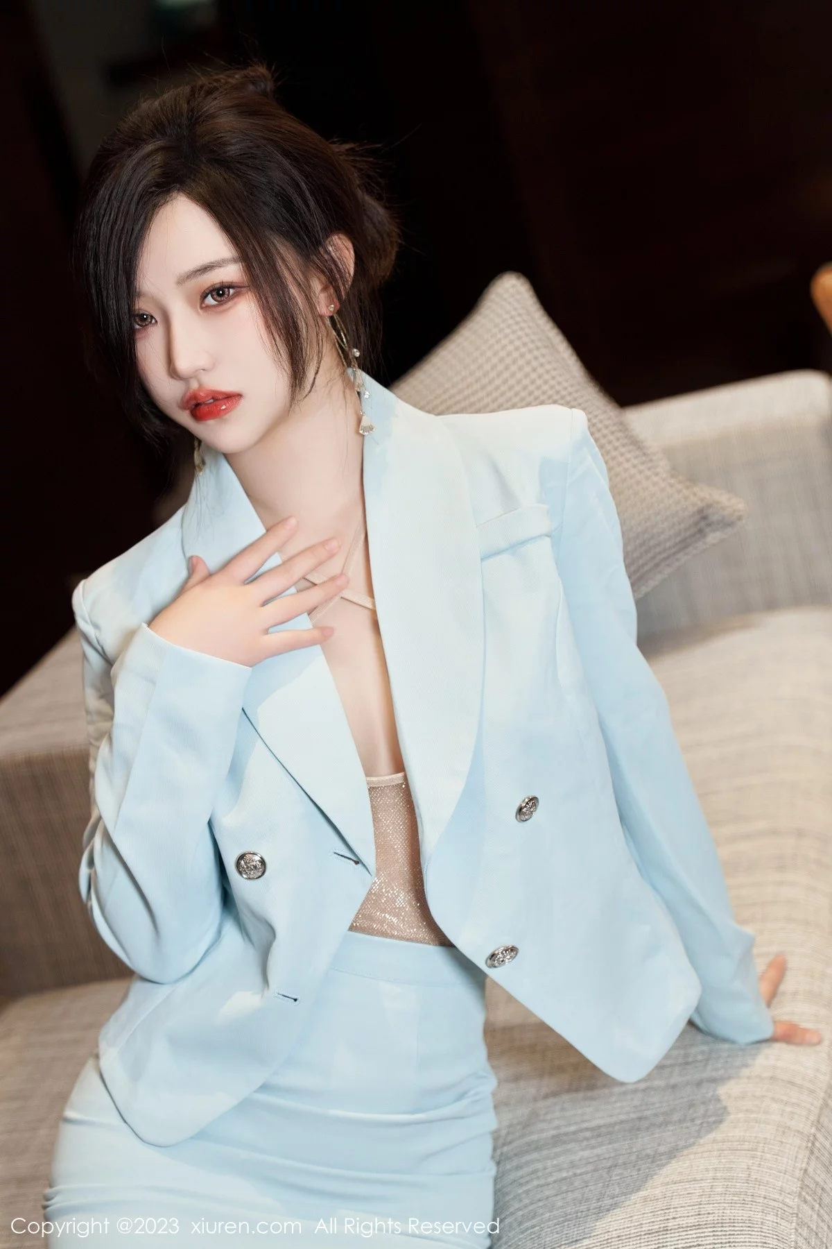XiuRen第6857期_模特妙可可Cheese脱淡蓝色OL服饰露浅色轻透内衣完美诱惑写真75P