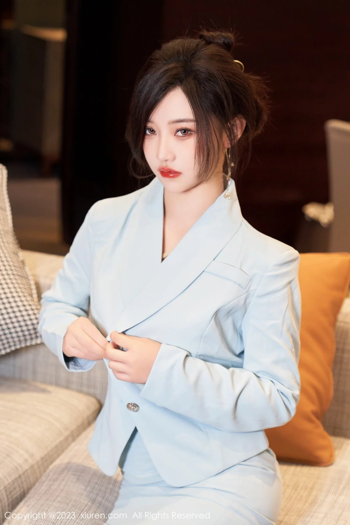 XiuRen第6857期_模特妙可可Cheese脱淡蓝色OL服饰露浅色轻透内衣完美诱惑写真75P