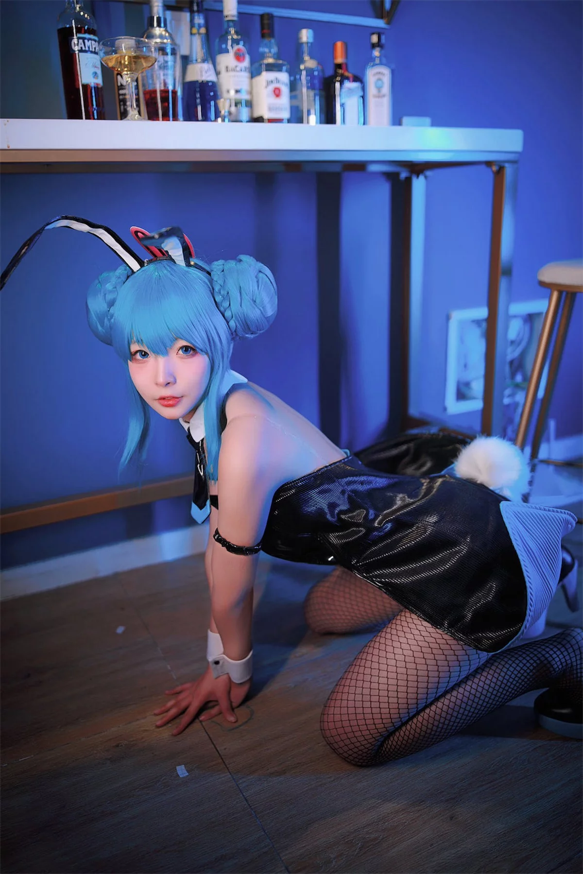 网络美女yuuhui玉汇初音黑兔主题性感黑色皮质连体衣配黑丝网袜秀翘臀诱惑写真47P