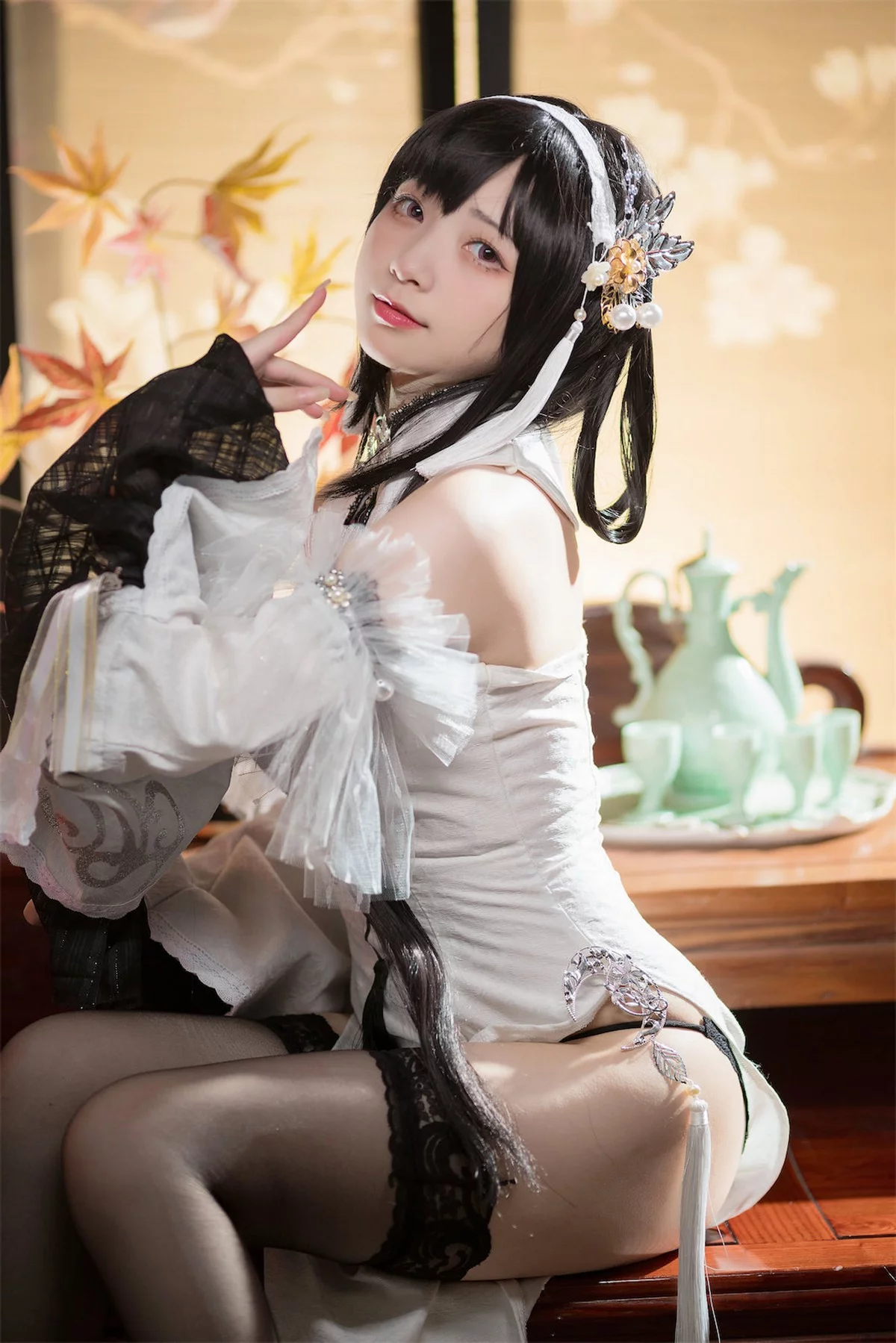 网络美女花铃镇海主题私房性感黑白礼裙配黑色蕾丝袜秀曼妙身姿迷人诱惑写真109P