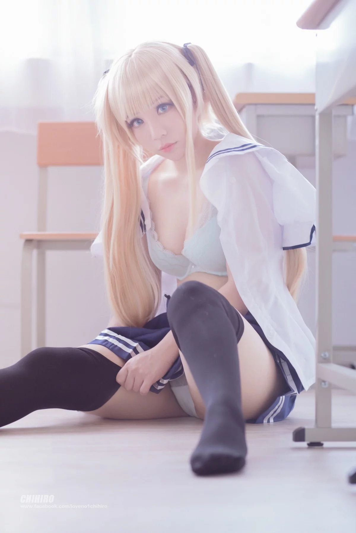 Coser美女叫我千寻大人英梨梨主题脱学生制服露白色内衣秀完美身材诱惑写真54P