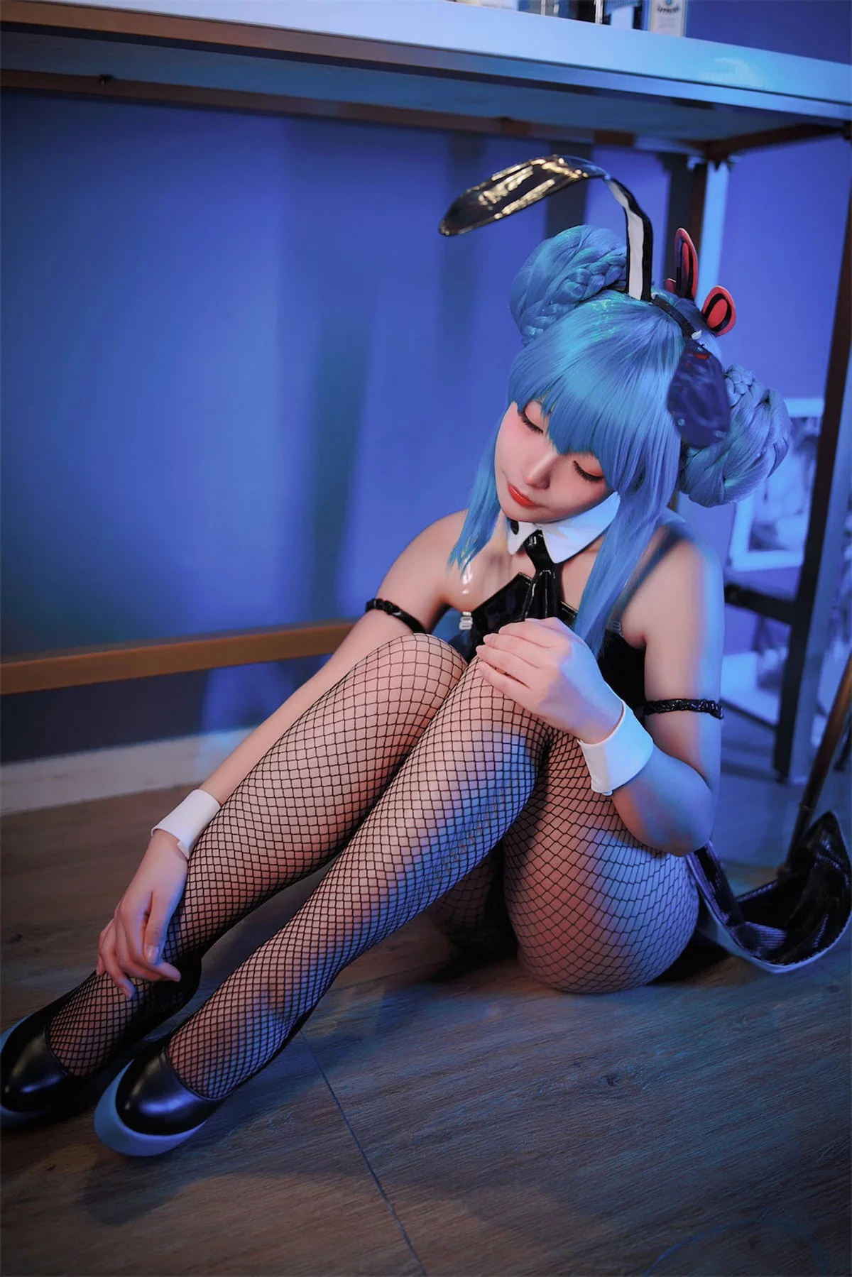 网络美女yuuhui玉汇初音黑兔主题性感黑色皮质连体衣配黑丝网袜秀翘臀诱惑写真47P