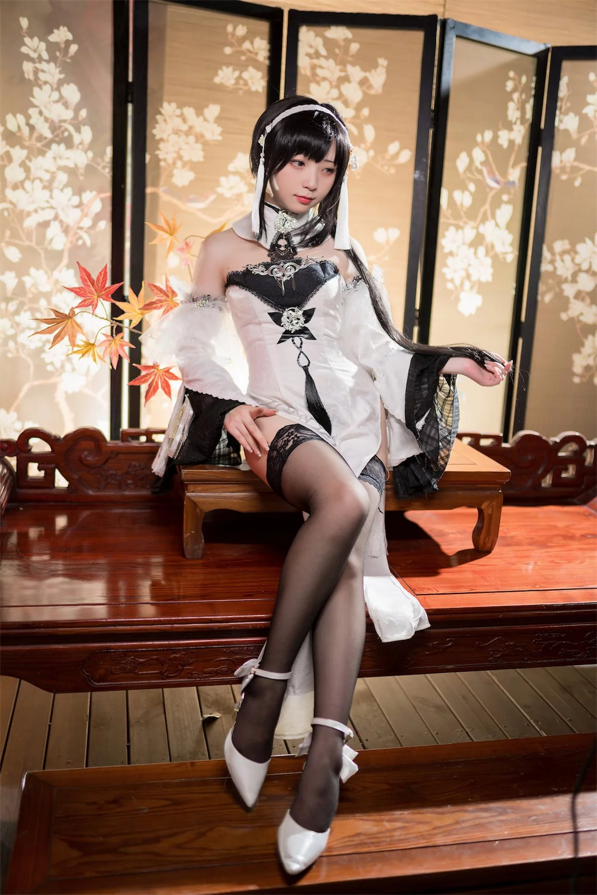 网络美女花铃镇海主题私房性感黑白礼裙配黑色蕾丝袜秀曼妙身姿迷人诱惑写真109P