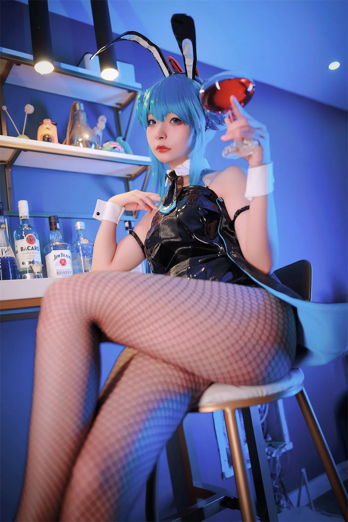 网络美女yuuhui玉汇初音黑兔主题性感黑色皮质连体衣配黑丝网袜秀翘臀诱惑写真47P