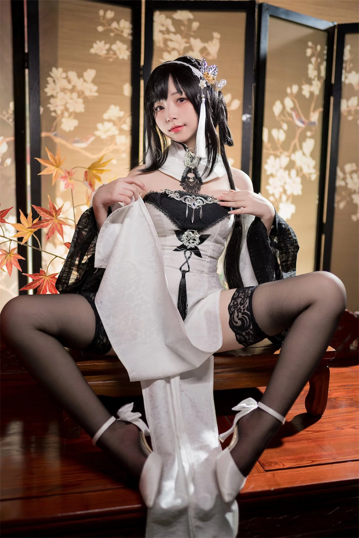 网络美女花铃镇海主题私房性感黑白礼裙配黑色蕾丝袜秀曼妙身姿迷人诱惑写真109P