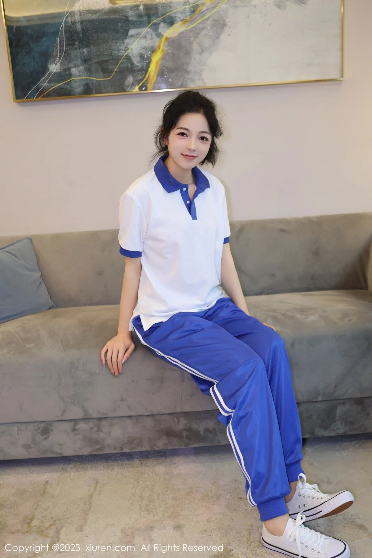 XiuRen第6855期_模特茜茜Kimi脱性感学妹装露浅色蕾丝内衣秀完美身材诱惑写真85P