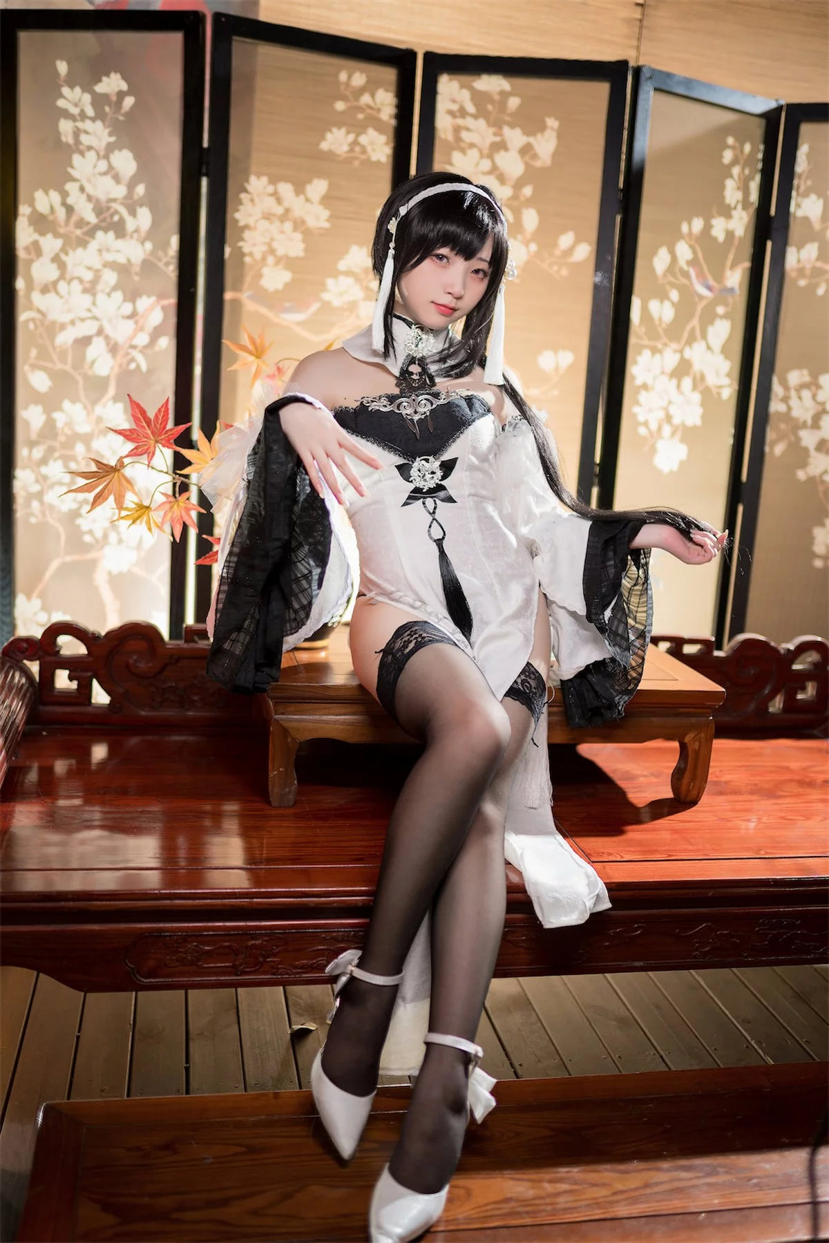 网络美女花铃镇海主题私房性感黑白礼裙配黑色蕾丝袜秀曼妙身姿迷人诱惑写真109P