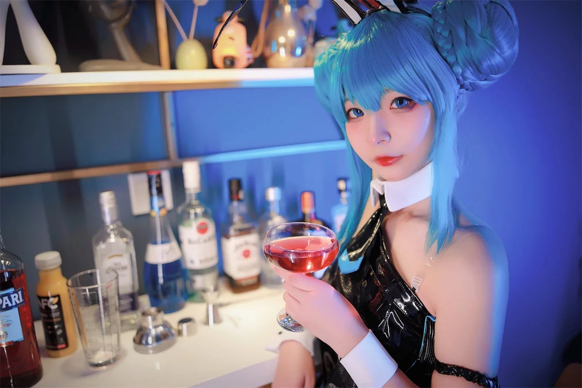 网络美女yuuhui玉汇初音黑兔主题性感黑色皮质连体衣配黑丝网袜秀翘臀诱惑写真47P
