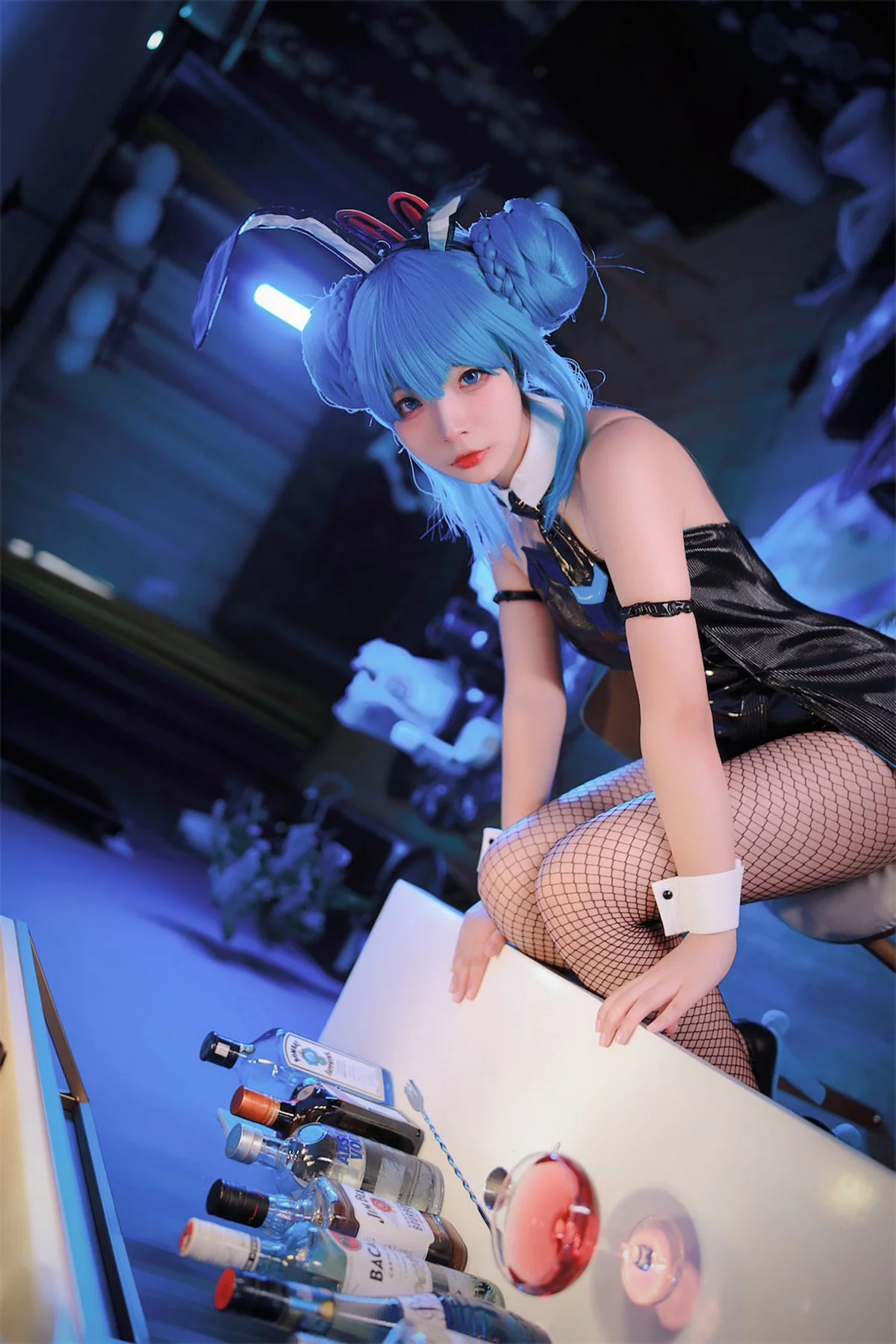 网络美女yuuhui玉汇初音黑兔主题性感黑色皮质连体衣配黑丝网袜秀翘臀诱惑写真47P
