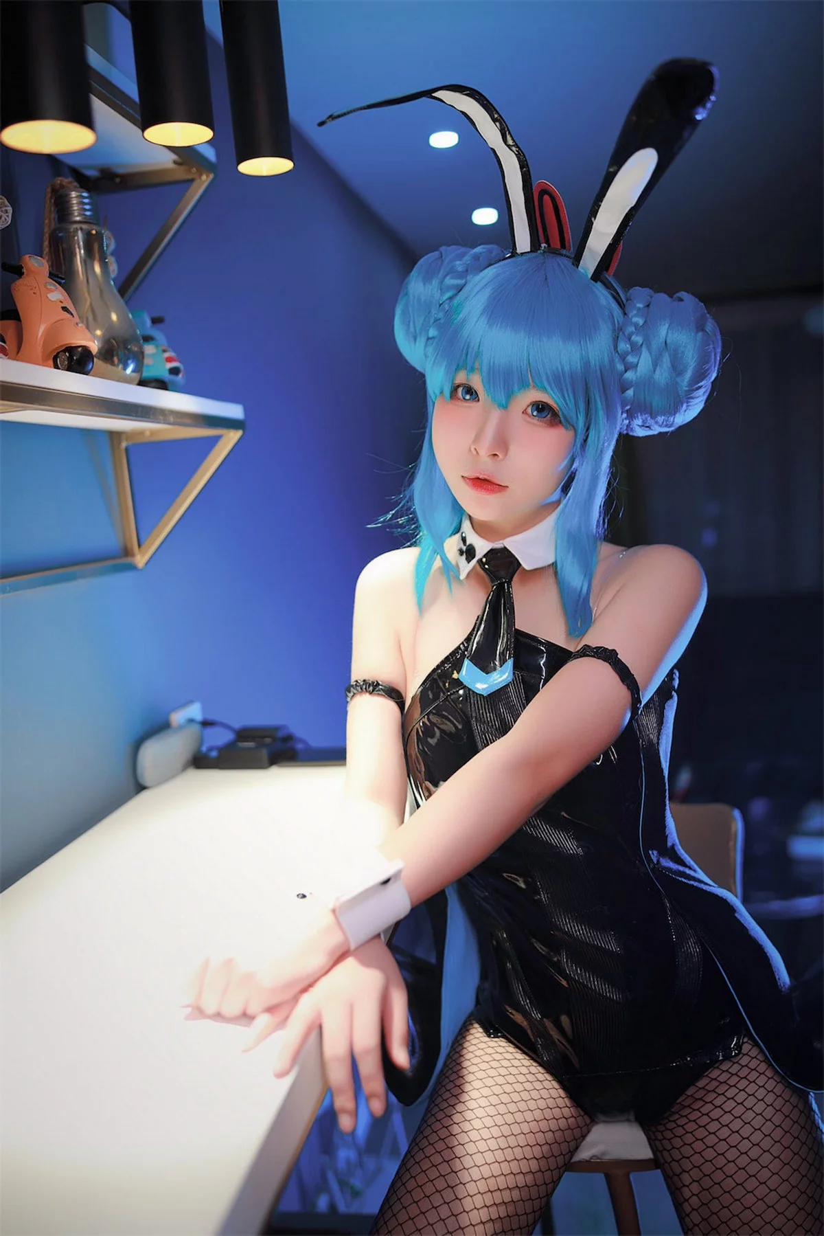 网络美女yuuhui玉汇初音黑兔主题性感黑色皮质连体衣配黑丝网袜秀翘臀诱惑写真47P