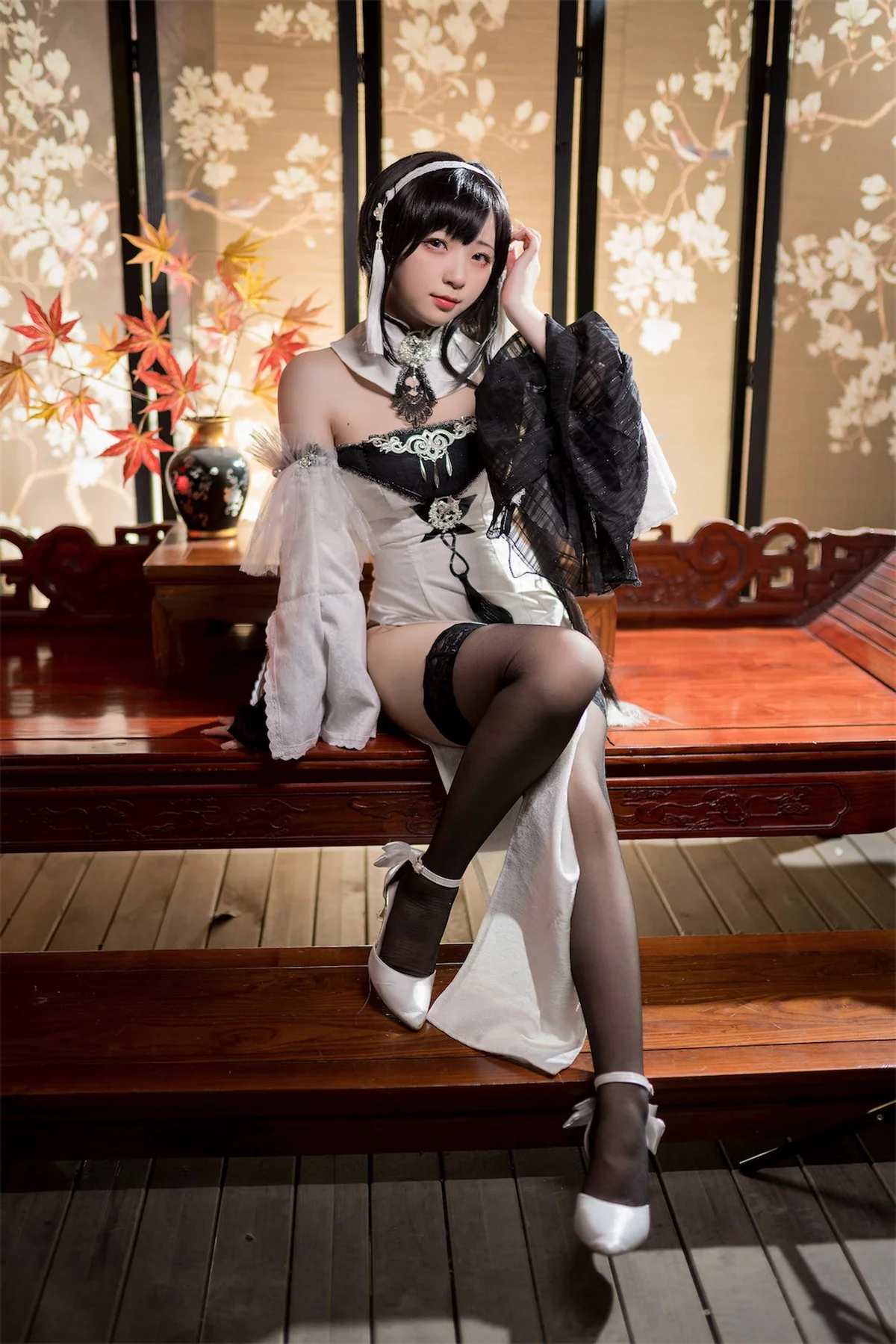 网络美女花铃镇海主题私房性感黑白礼裙配黑色蕾丝袜秀曼妙身姿迷人诱惑写真109P
