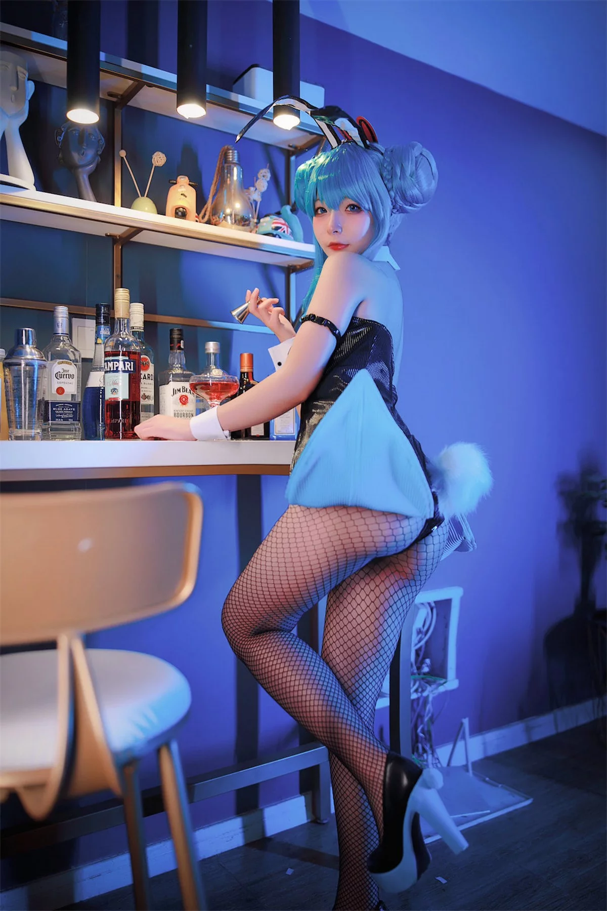 网络美女yuuhui玉汇初音黑兔主题性感黑色皮质连体衣配黑丝网袜秀翘臀诱惑写真47P