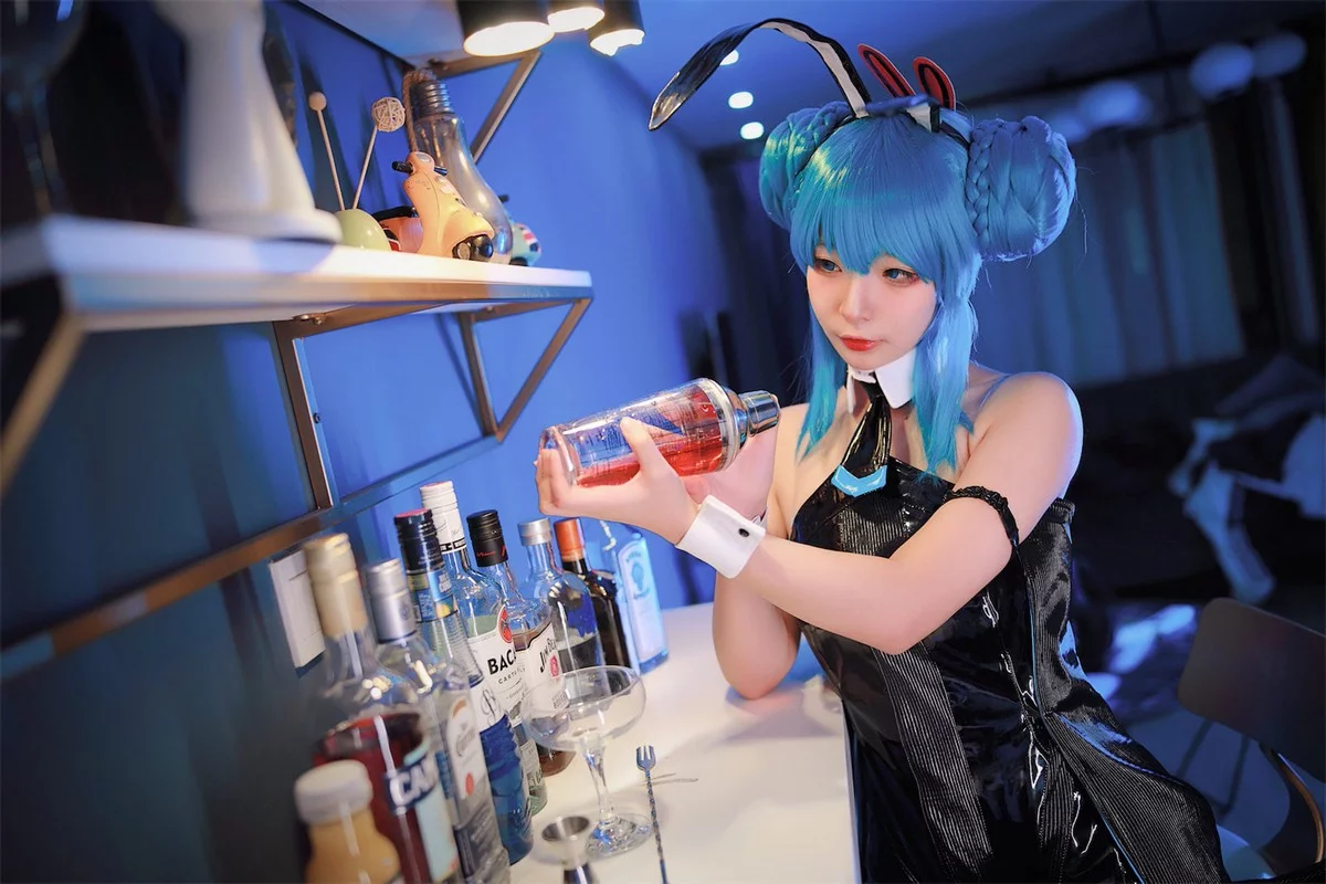 网络美女yuuhui玉汇初音黑兔主题性感黑色皮质连体衣配黑丝网袜秀翘臀诱惑写真47P