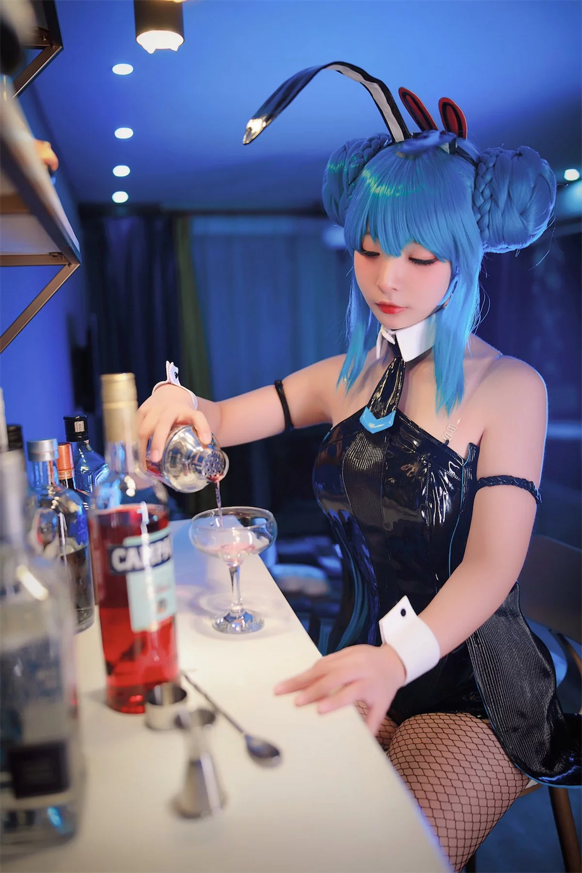 网络美女yuuhui玉汇初音黑兔主题性感黑色皮质连体衣配黑丝网袜秀翘臀诱惑写真47P