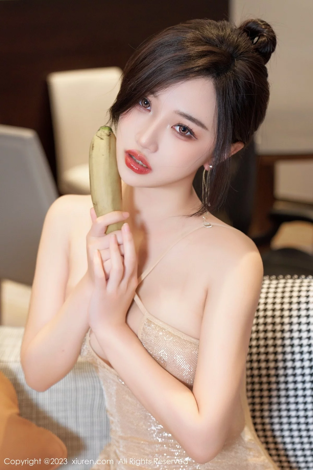 XiuRen第6857期_模特妙可可Cheese脱淡蓝色OL服饰露浅色轻透内衣完美诱惑写真75P