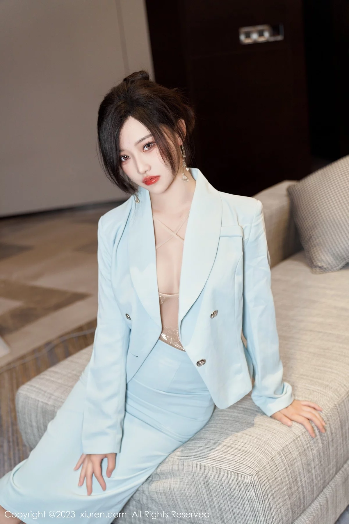 XiuRen第6857期_模特妙可可Cheese脱淡蓝色OL服饰露浅色轻透内衣完美诱惑写真75P