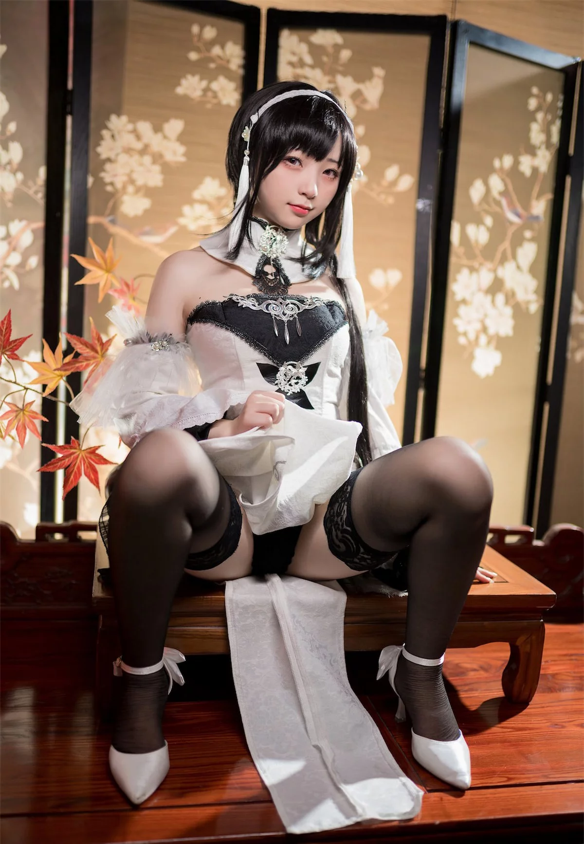 网络美女花铃镇海主题私房性感黑白礼裙配黑色蕾丝袜秀曼妙身姿迷人诱惑写真109P