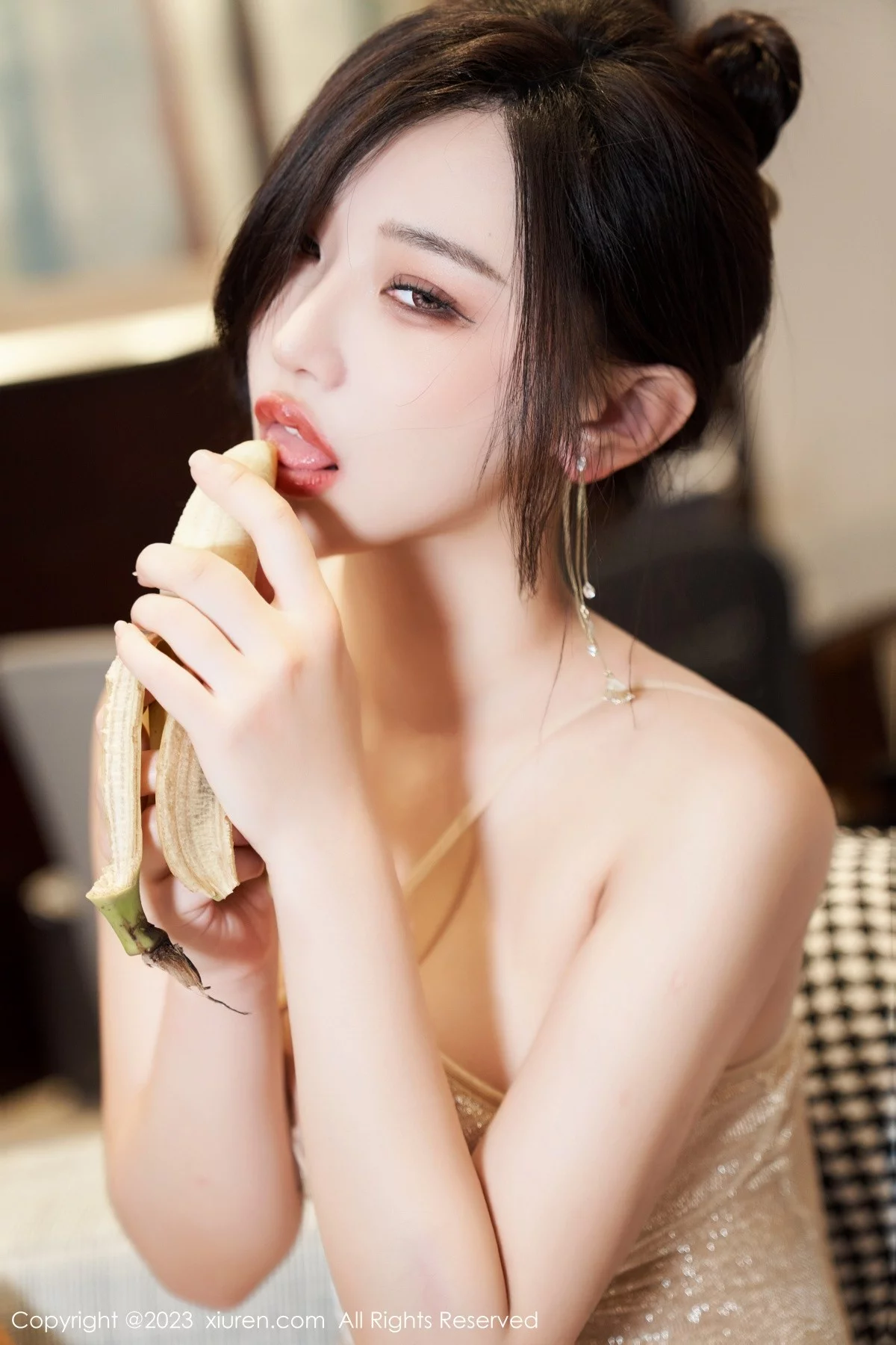 XiuRen第6857期_模特妙可可Cheese脱淡蓝色OL服饰露浅色轻透内衣完美诱惑写真75P