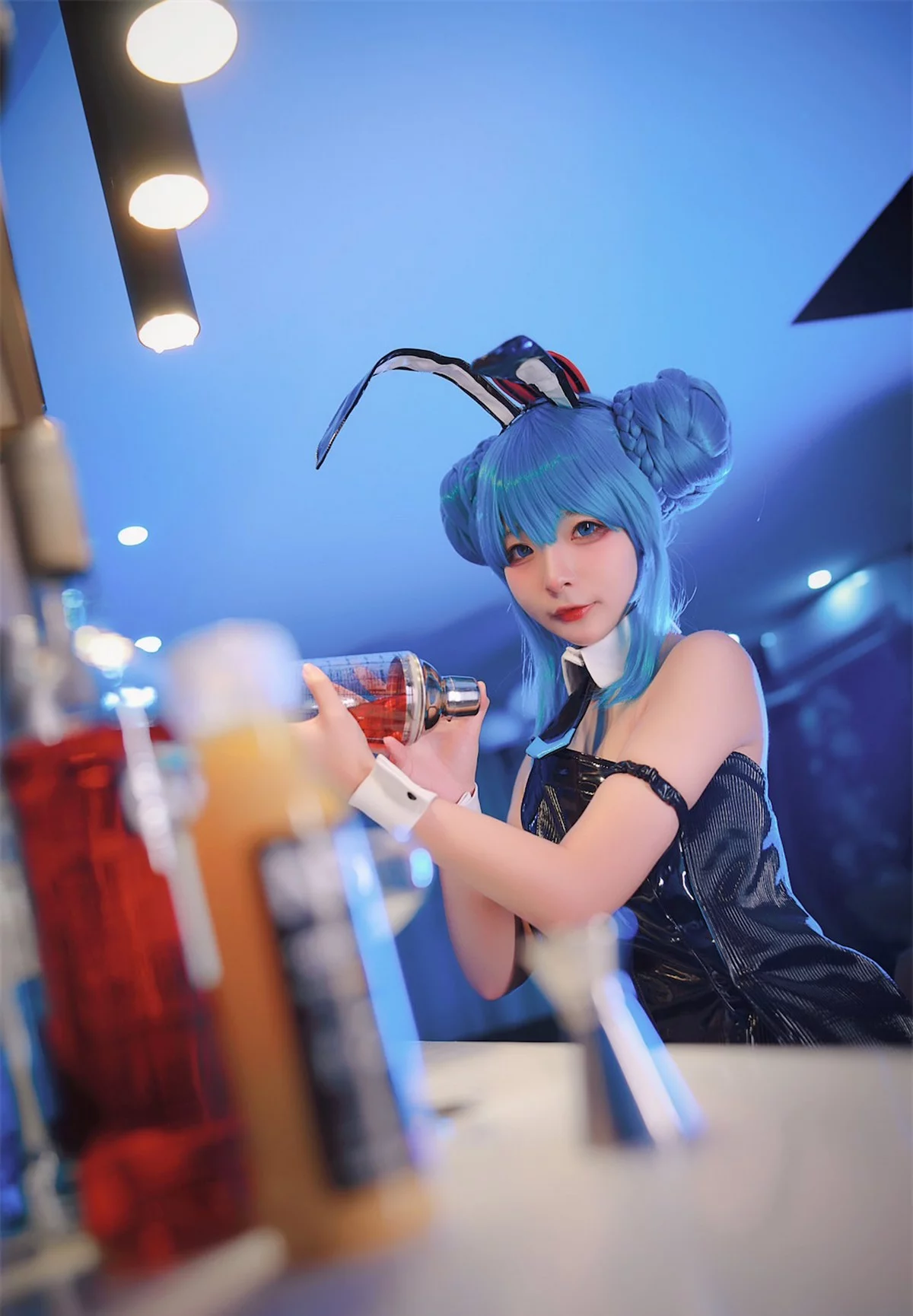 网络美女yuuhui玉汇初音黑兔主题性感黑色皮质连体衣配黑丝网袜秀翘臀诱惑写真47P